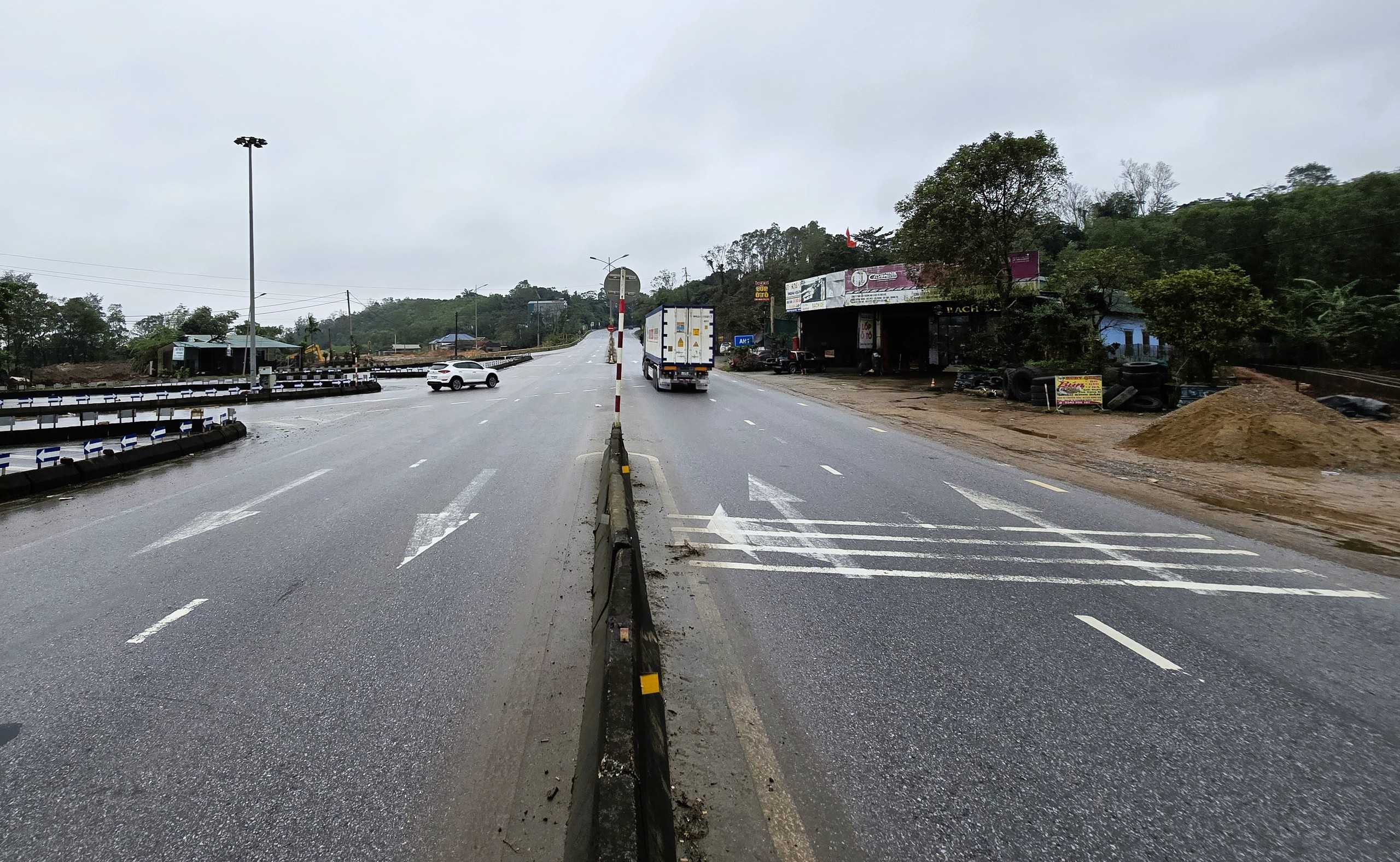 Trời tạnh ráo, nhà thầu đẩy nhanh tiến độ dự án hơn 415 tỷ đồng ở Quảng Trị- Ảnh 5. Trời tạnh ráo, nhà thầu đẩy nhanh tiến độ dự án hơn 415 tỷ đồng ở Quảng Trị- Ảnh 5.