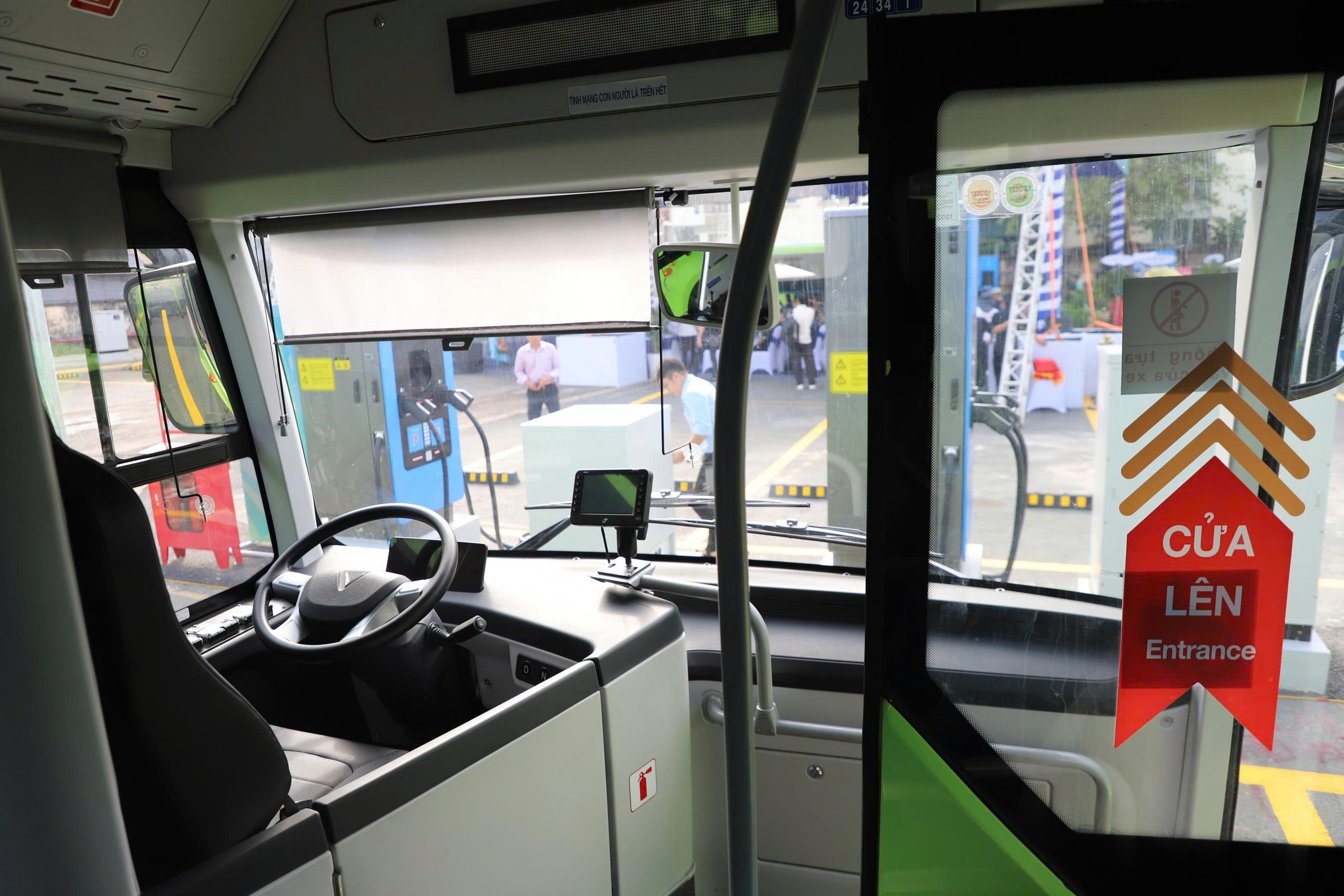 TP.HCM đưa vào khai thác 58 xe buýt điện tuyến 33 và 150- Ảnh 4. TP.HCM đưa vào khai thác 58 xe buýt điện tuyến 33 và 150- Ảnh 4.