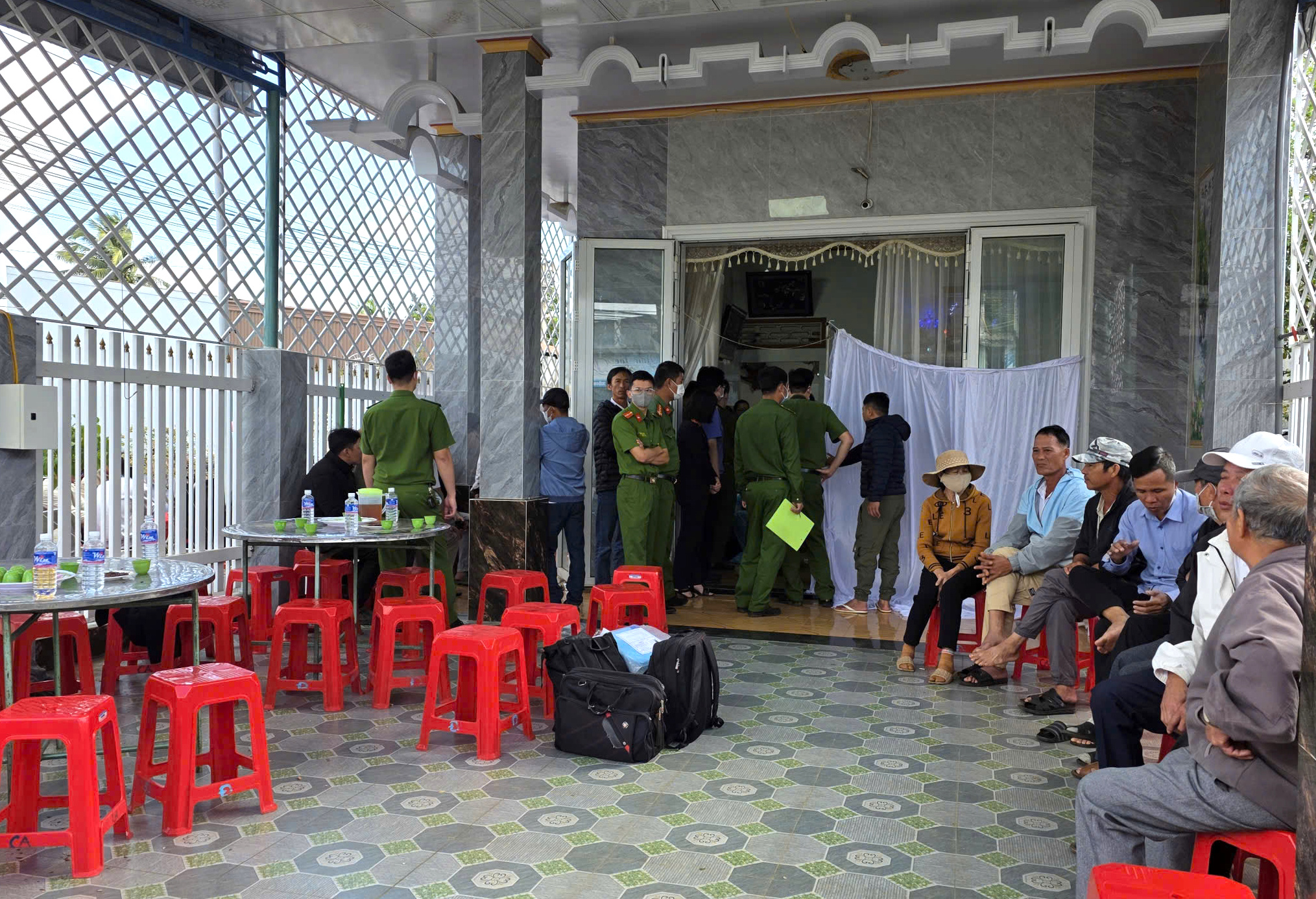 B&eacute; trai 26 ng&agrave;y tuổi sống s&oacute;t kỳ diệu trong vụ ch&aacute;y l&agrave;m 4 người tử vong, sức khỏe ra sao?- Ảnh 1.