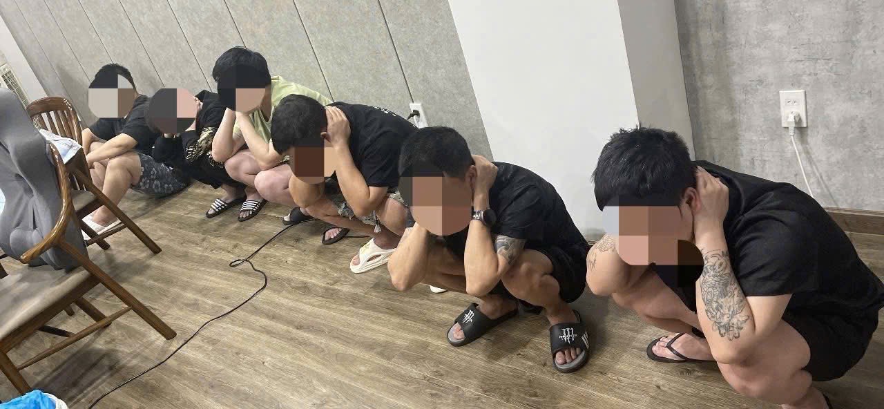 Kh&aacute;nh H&ograve;a: Bắt quả tang loạt tụ điểm tổ chức đ&aacute;nh bạc li&ecirc;n quan đến người nước ngo&agrave;i- Ảnh 1.