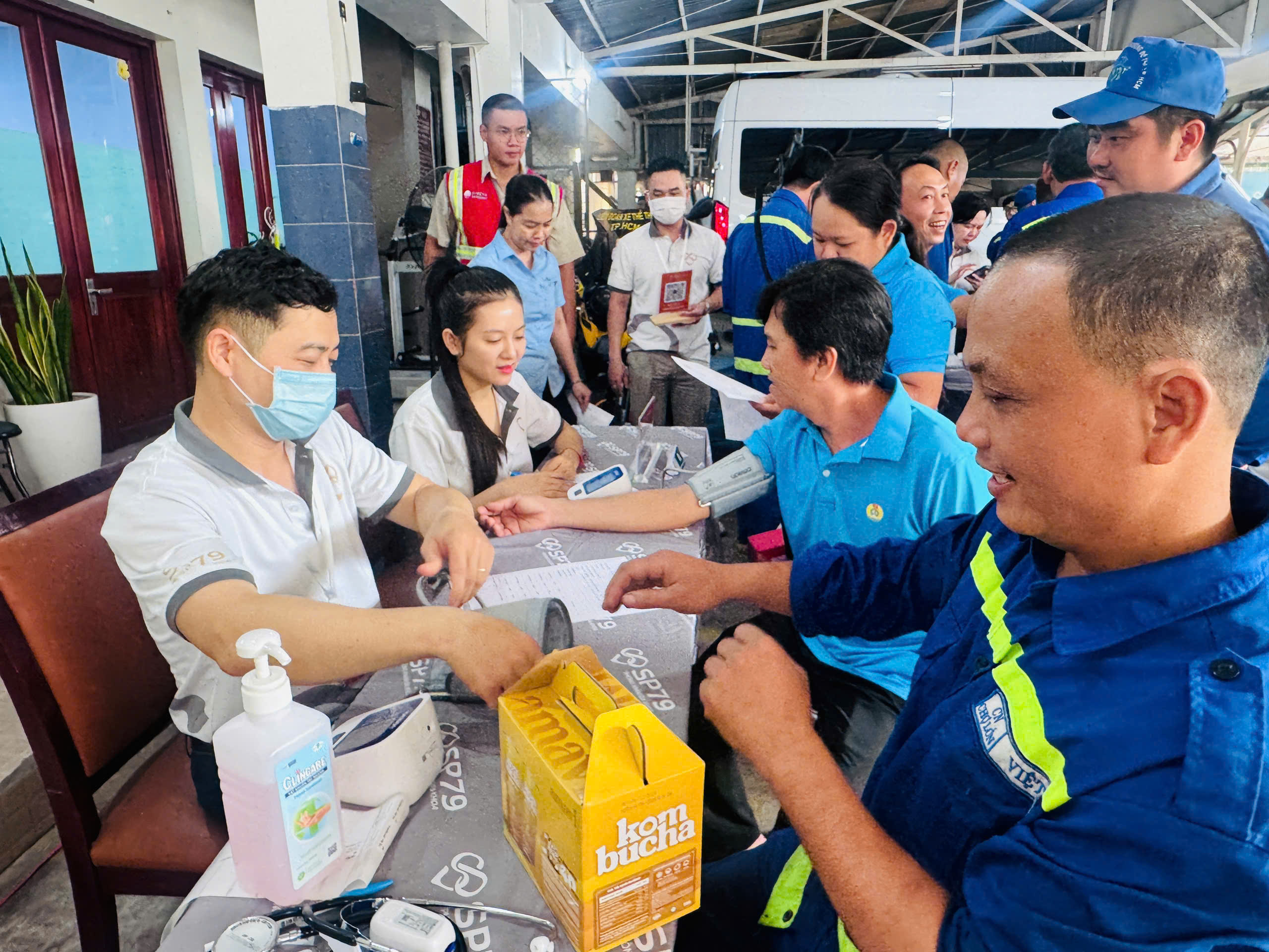 TP.HCM: 500 c&ocirc;ng nh&acirc;n vệ sinh được chăm lo "trọn g&oacute;i" đ&oacute;n Tết 2026- Ảnh 3.