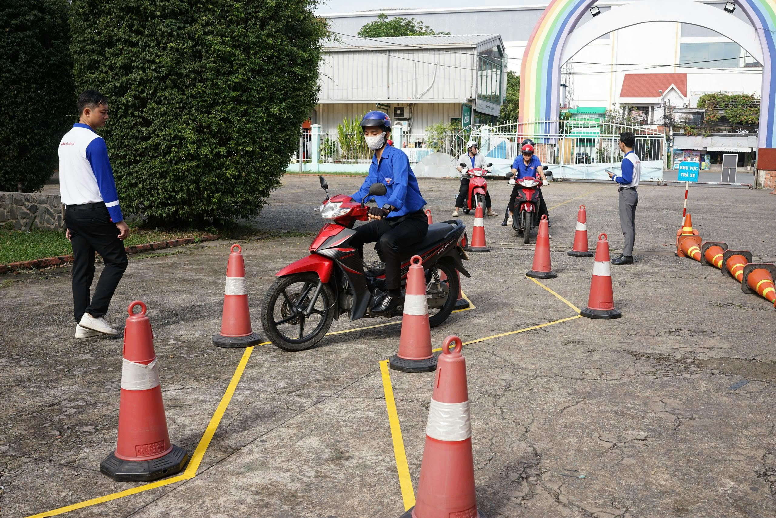 HEAD Sơn Minh tập huấn l&aacute;i xe an to&agrave;n cho hơn 100 đo&agrave;n vi&ecirc;n thanh ni&ecirc;n ở TP.HCM- Ảnh 1.