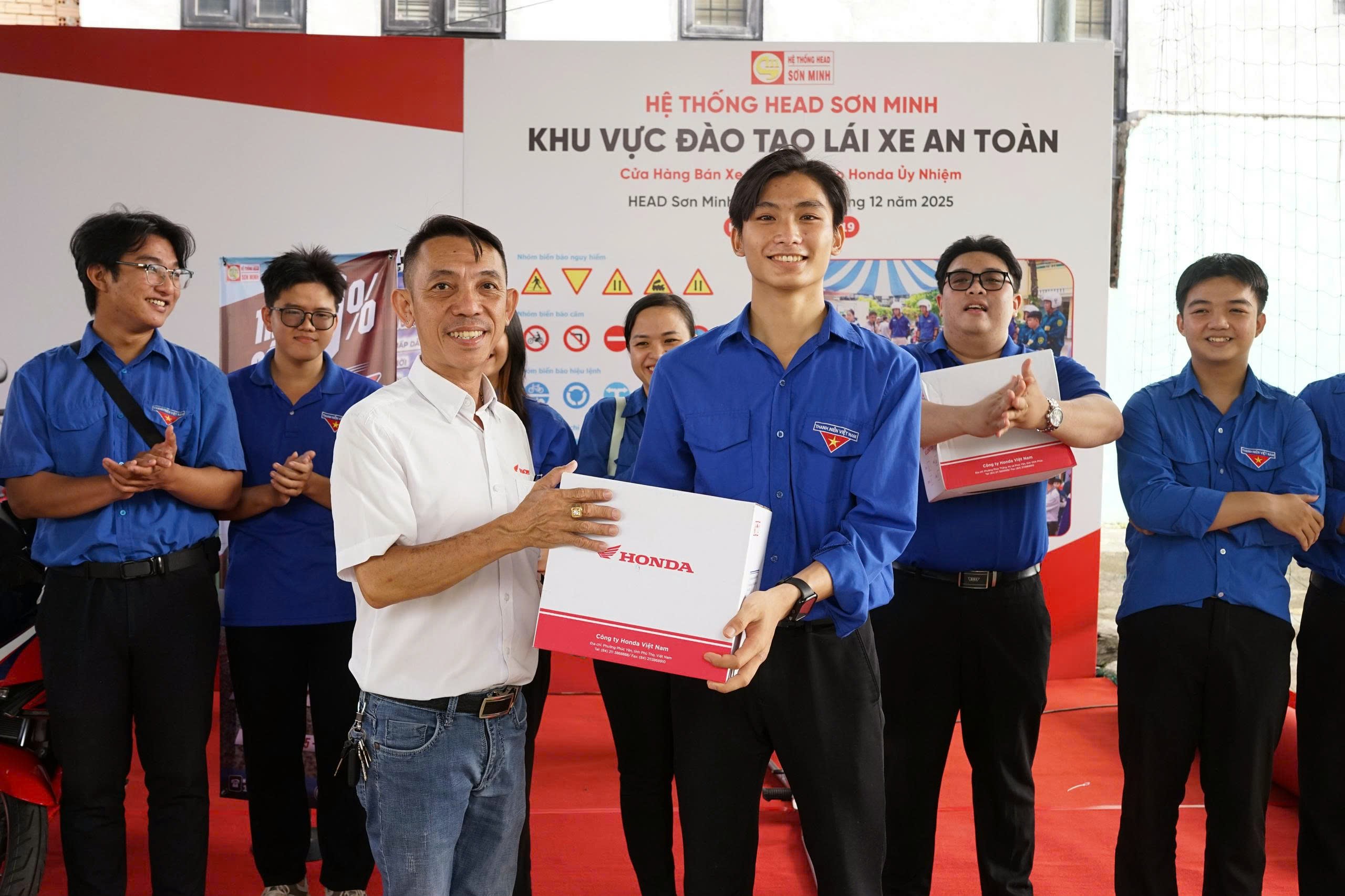 HEAD Sơn Minh tập huấn l&aacute;i xe an to&agrave;n cho hơn 100 đo&agrave;n vi&ecirc;n thanh ni&ecirc;n ở TP.HCM- Ảnh 2.