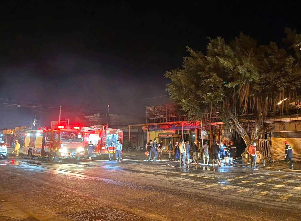 Đắk Lắk: Ch&aacute;y nh&agrave; d&acirc;n l&uacute;c rạng s&aacute;ng, 4 người tử vong- Ảnh 1.