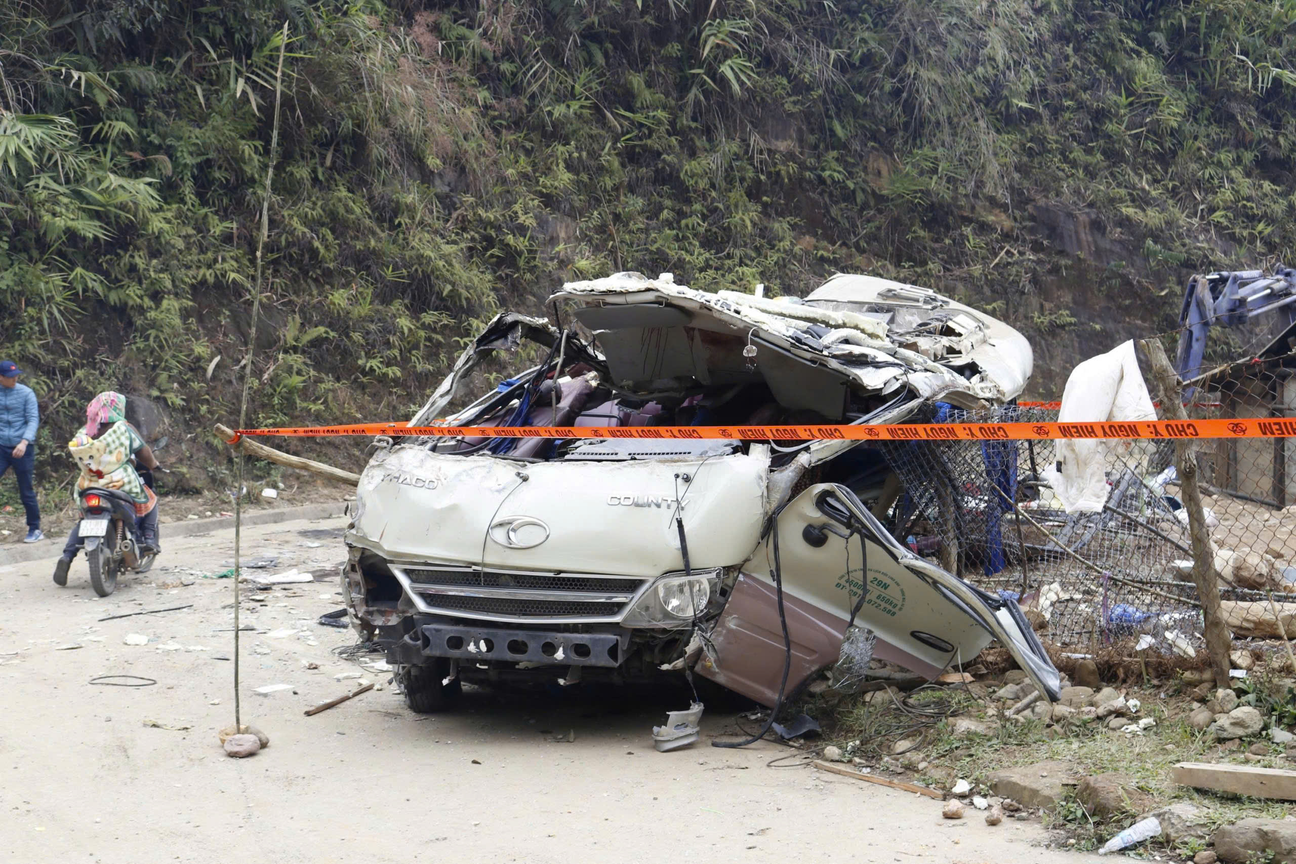 Xe kh&aacute;ch 29 chỗ lật &uacute;p khiến 9 người tử vong: H&agrave;nh kh&aacute;ch đ&atilde; cảnh b&aacute;o t&agrave;i xế- Ảnh 6.