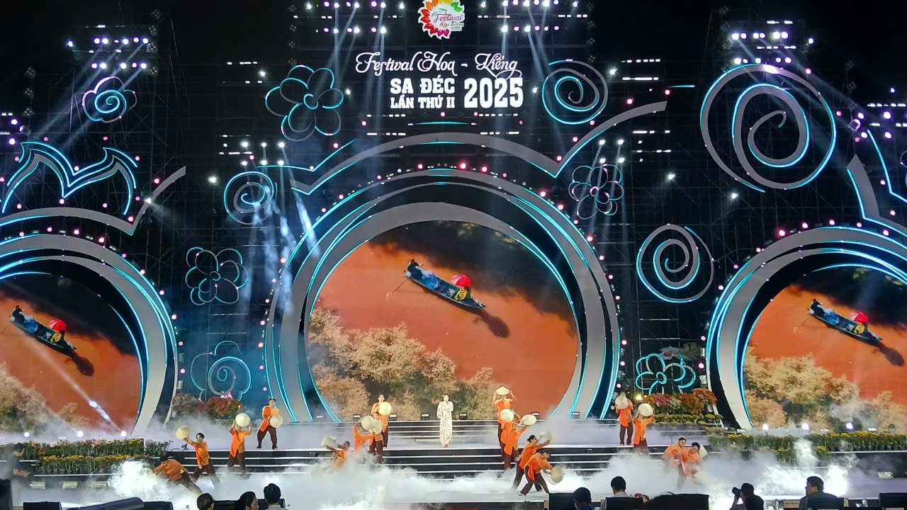 Festival Hoa kiểng Sa Đ&eacute;c: N&acirc;ng tầm chuỗi gi&aacute; trị nghề trồng hoa Đồng Th&aacute;p- Ảnh 2.