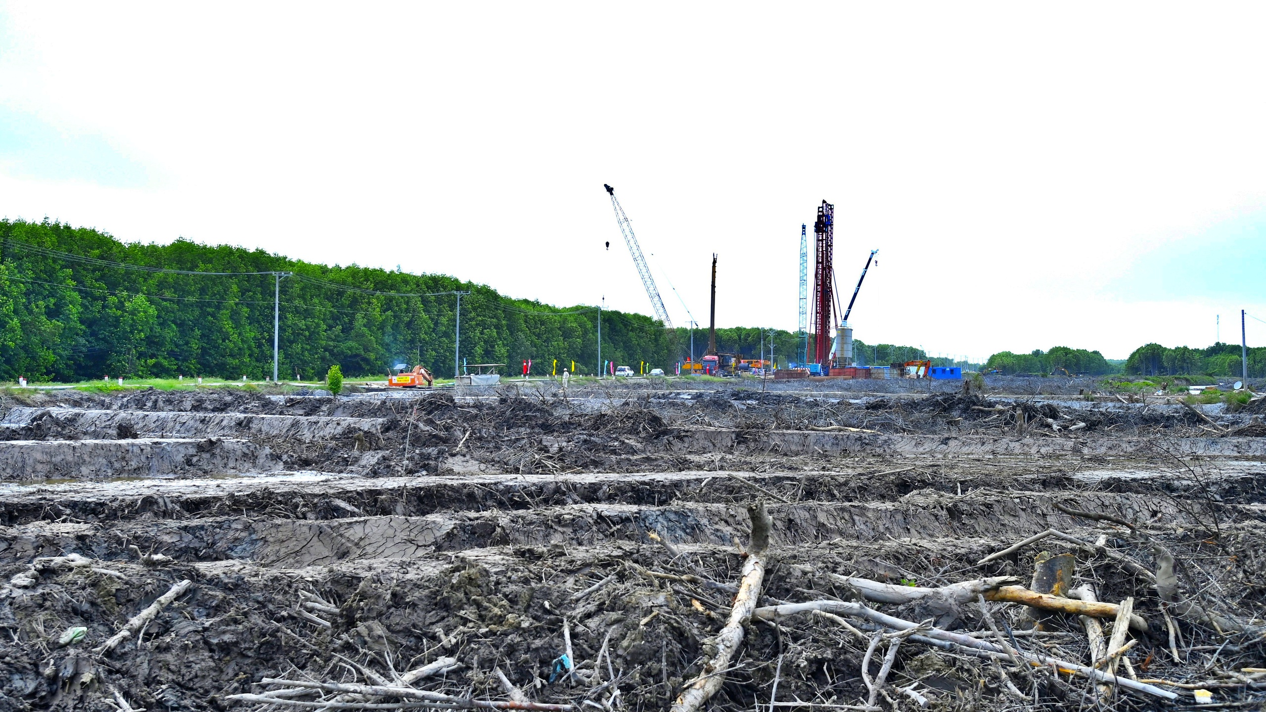 Nhộn nhịp thi c&ocirc;ng cao tốc C&agrave; Mau - Đất Mũi, đường ra đảo H&ograve;n Khoai- Ảnh 6.