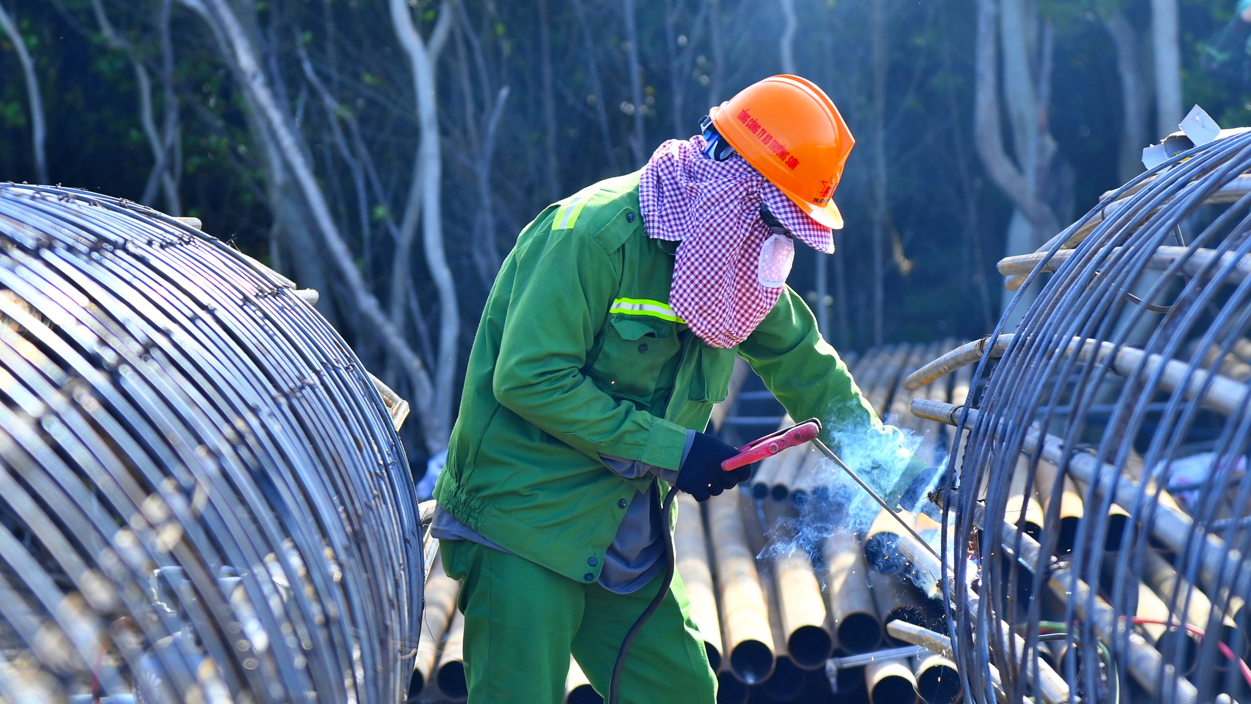 Nhộn nhịp thi c&ocirc;ng cao tốc C&agrave; Mau - Đất Mũi, đường ra đảo H&ograve;n Khoai- Ảnh 9.