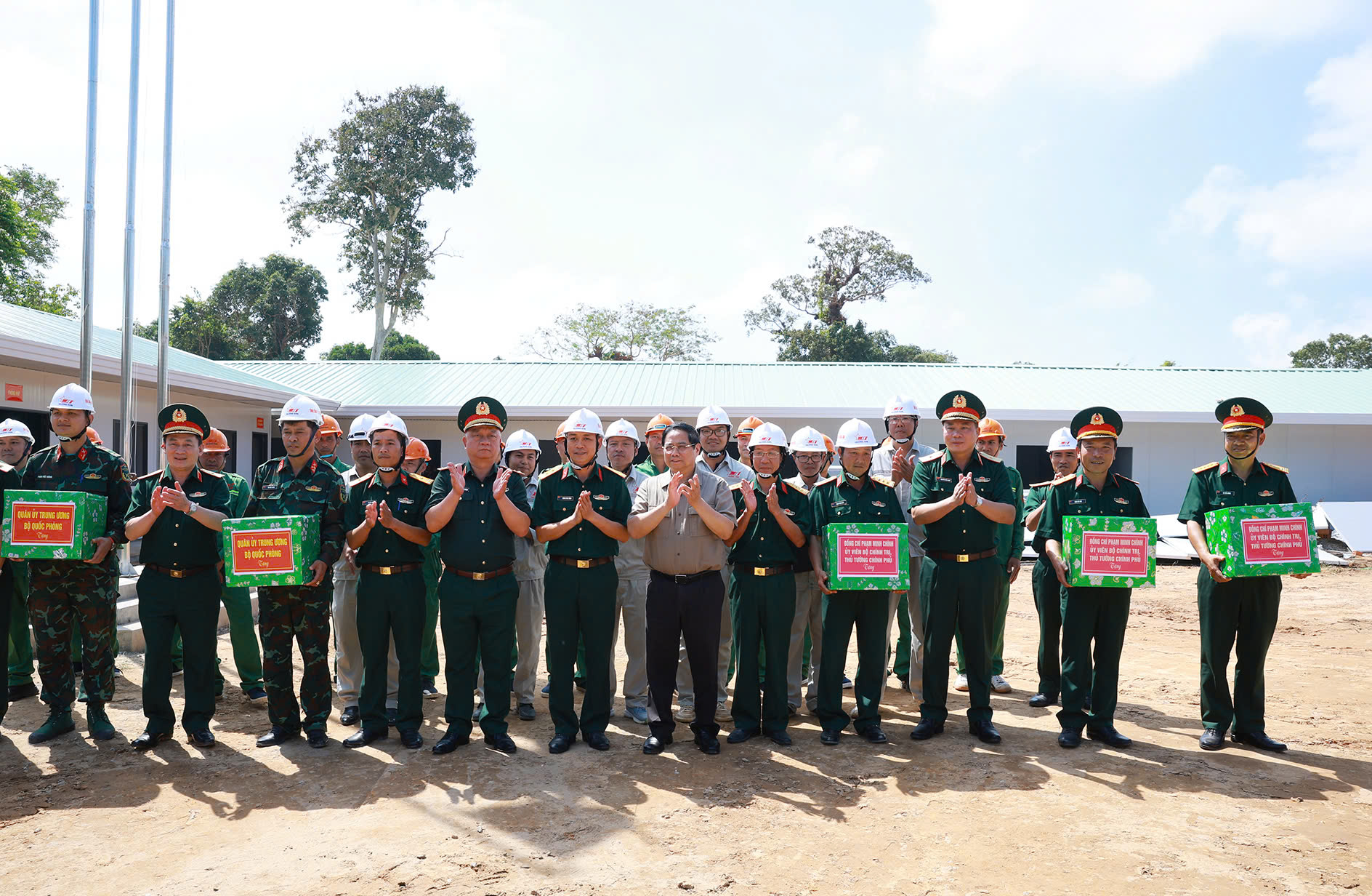 Thủ tướng kiểm tra, đ&ocirc;n đốc một số dự &aacute;n hạ tầng chiến lược tại C&agrave; Mau- Ảnh 5.