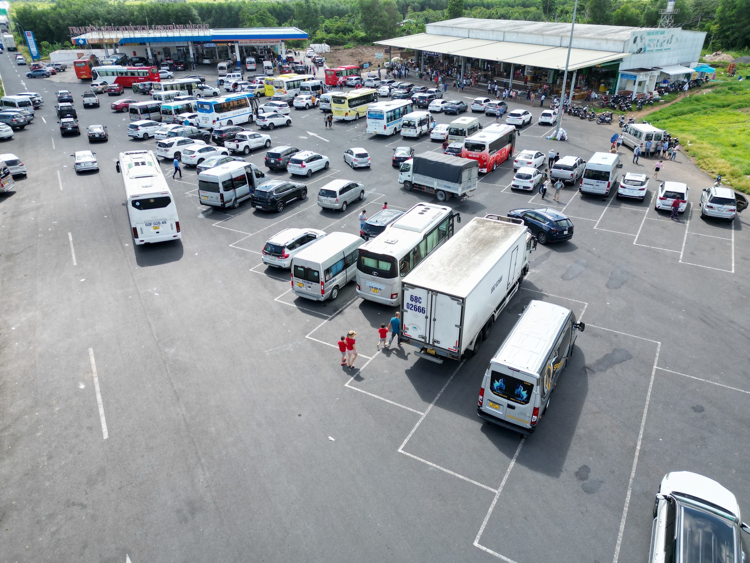 Kh&ocirc;ng để gi&aacute;n đoạn nguồn cung xăng dầu tại trạm dừng nghỉ cao tốc Long Th&agrave;nh- Ảnh 1.