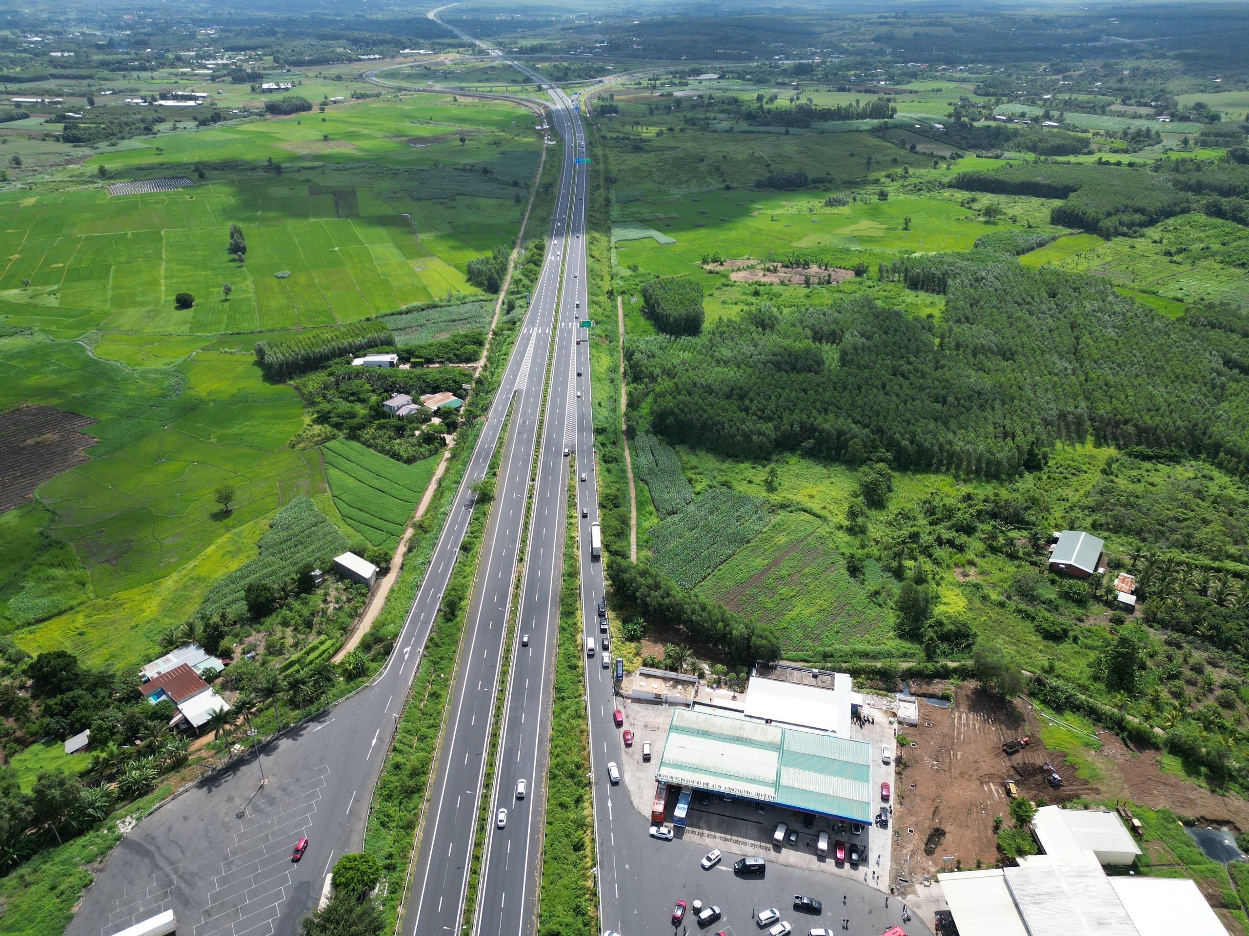 Kh&ocirc;ng để gi&aacute;n đoạn nguồn cung xăng dầu tại trạm dừng nghỉ cao tốc Long Th&agrave;nh- Ảnh 3.