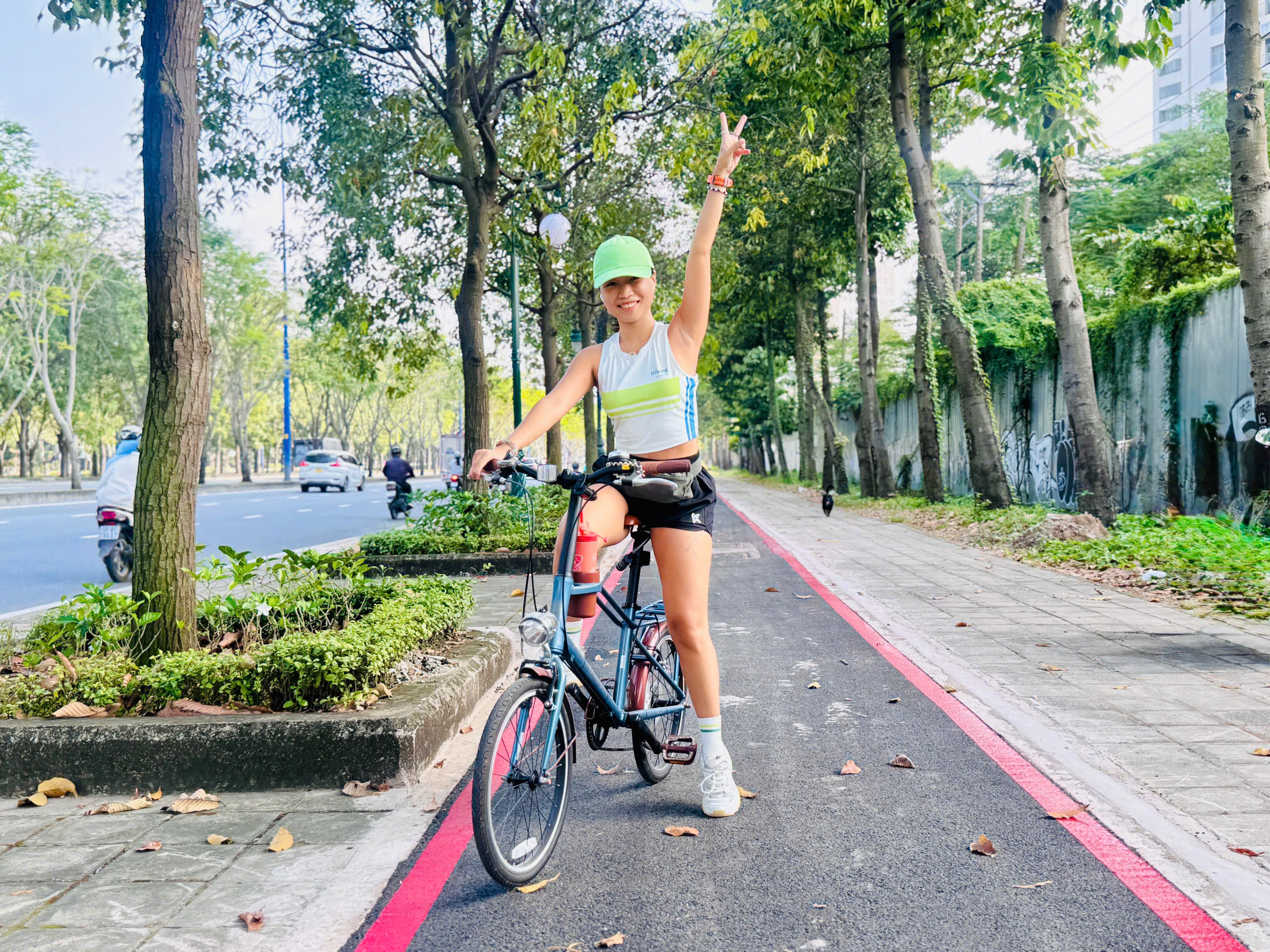 Ngắm làn đường dành cho xe đạp đầu tiên tại TP.HCM- Ảnh 9. Ngắm làn đường dành cho xe đạp đầu tiên tại TP.HCM- Ảnh 9.