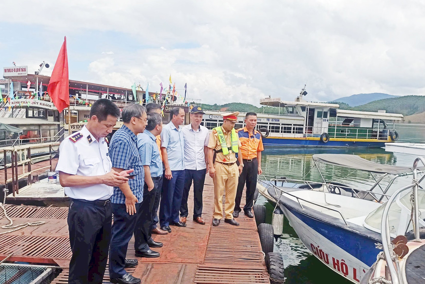 Ho&agrave;n thiện ph&aacute;p luật, tăng ứng dụng c&ocirc;ng nghệ để bảo đảm an to&agrave;n đường thủy- Ảnh 2.
