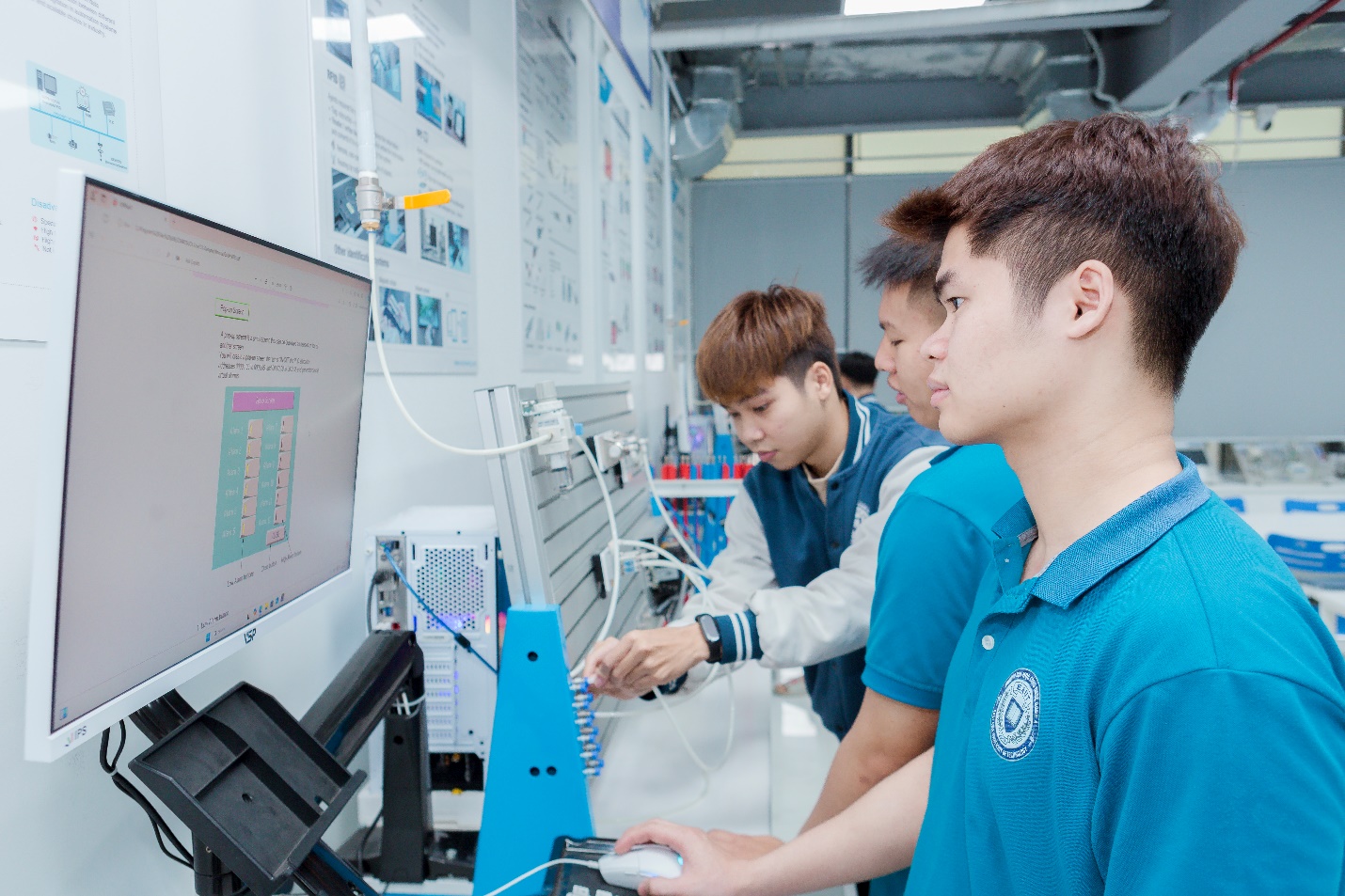 Trường Đại học C&ocirc;ng nghệ Đ&ocirc;ng &Aacute; cam kết học ph&iacute; kh&ocirc;ng tăng, chất lượng tăng- Ảnh 2.