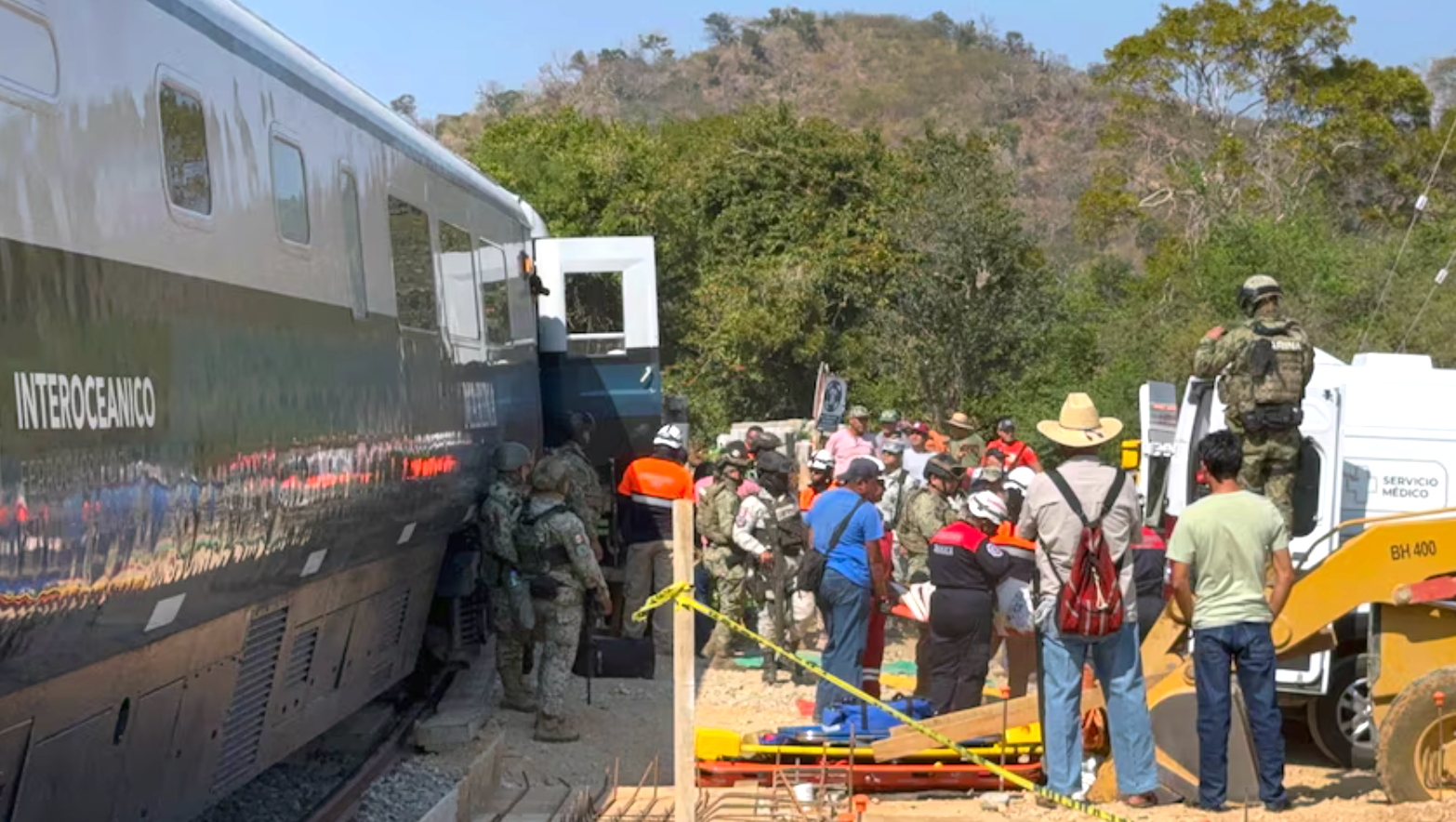 Tàu trật bánh ở Mexico, ít nhất 13 người thiệt mạng- Ảnh 1. Tàu trật bánh ở Mexico, ít nhất 13 người thiệt mạng- Ảnh 1.
