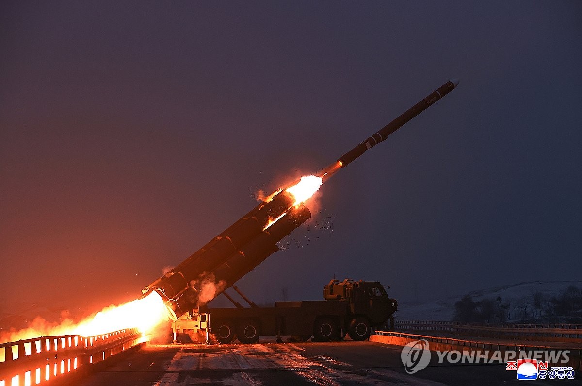 Chủ tịch Triều Ti&ecirc;n trực tiếp chỉ đạo ph&oacute;ng thử t&ecirc;n lửa h&agrave;nh tr&igrave;nh chiến lược tầm xa- Ảnh 1.