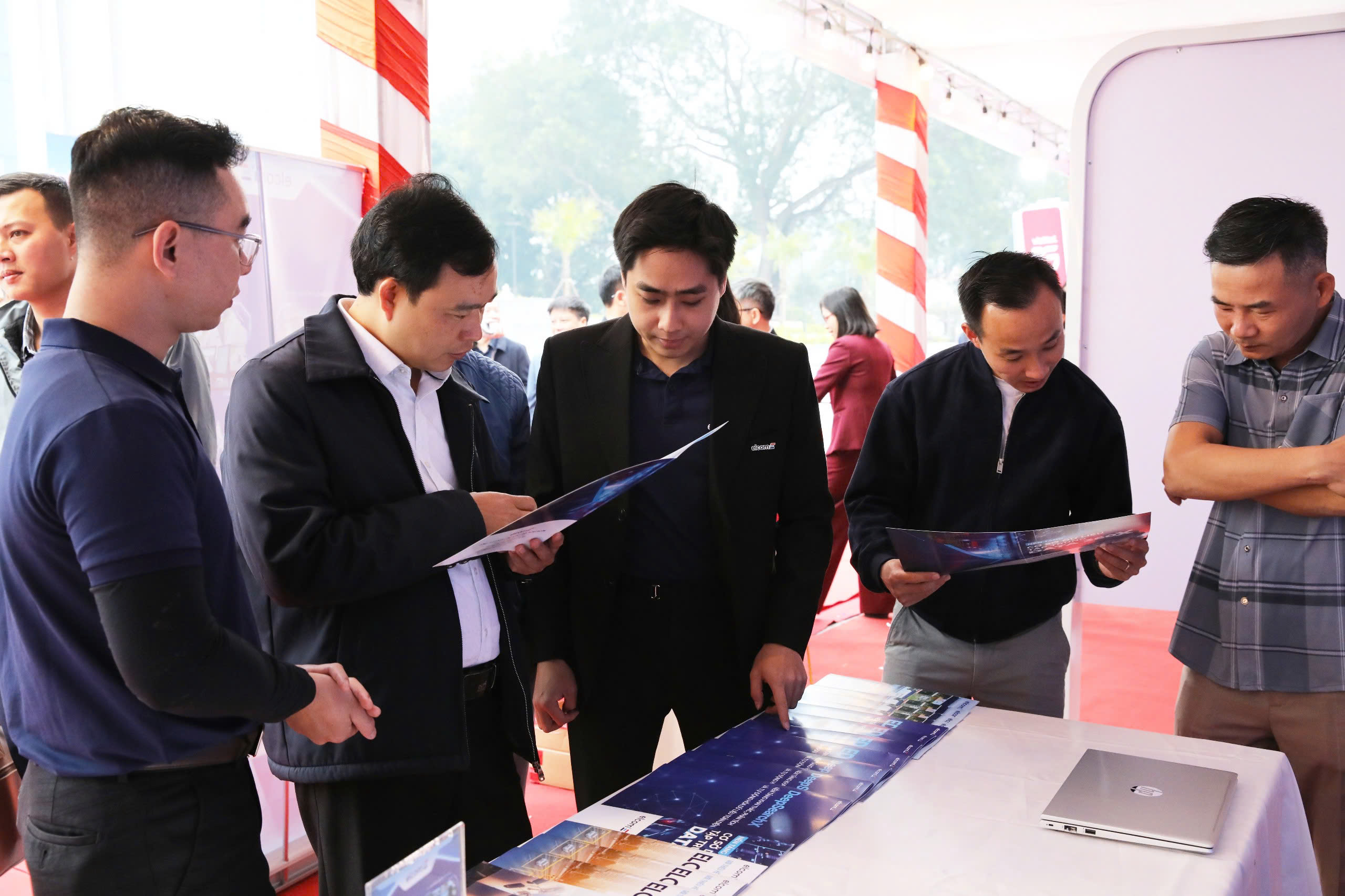 L&agrave;o Cai: Khai mạc tuần lễ khởi nghiệp v&agrave; đổi mới s&aacute;ng tạo- Ảnh 1.