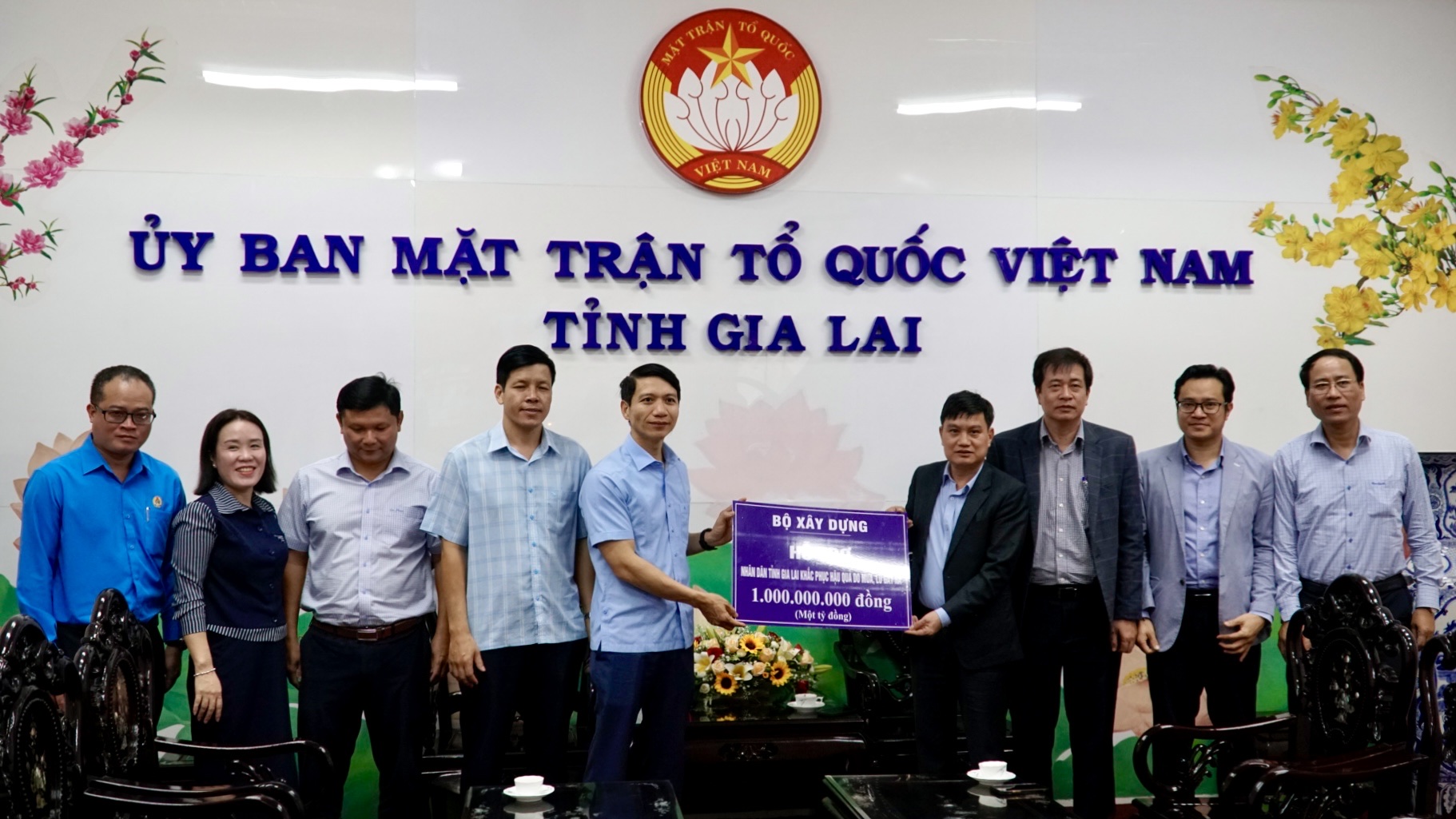 Bộ X&acirc;y dựng trao 1 tỷ đồng hỗ trợ Gia Lai khắc phục hậu quả thi&ecirc;n tai- Ảnh 2.