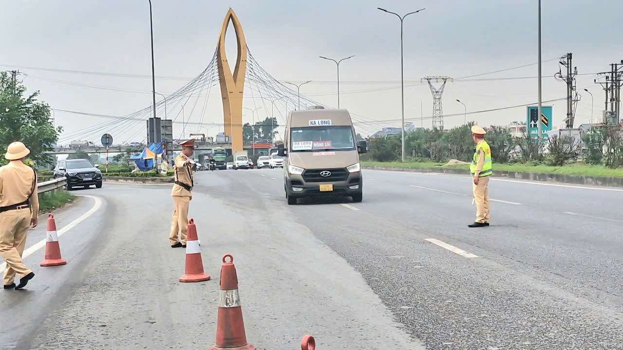 Bắc Ninh: Ki&ecirc;n quyết xử l&yacute;, bảo đảm giao th&ocirc;ng an to&agrave;n, th&ocirc;ng suốt trong dịp Tết- Ảnh 1.