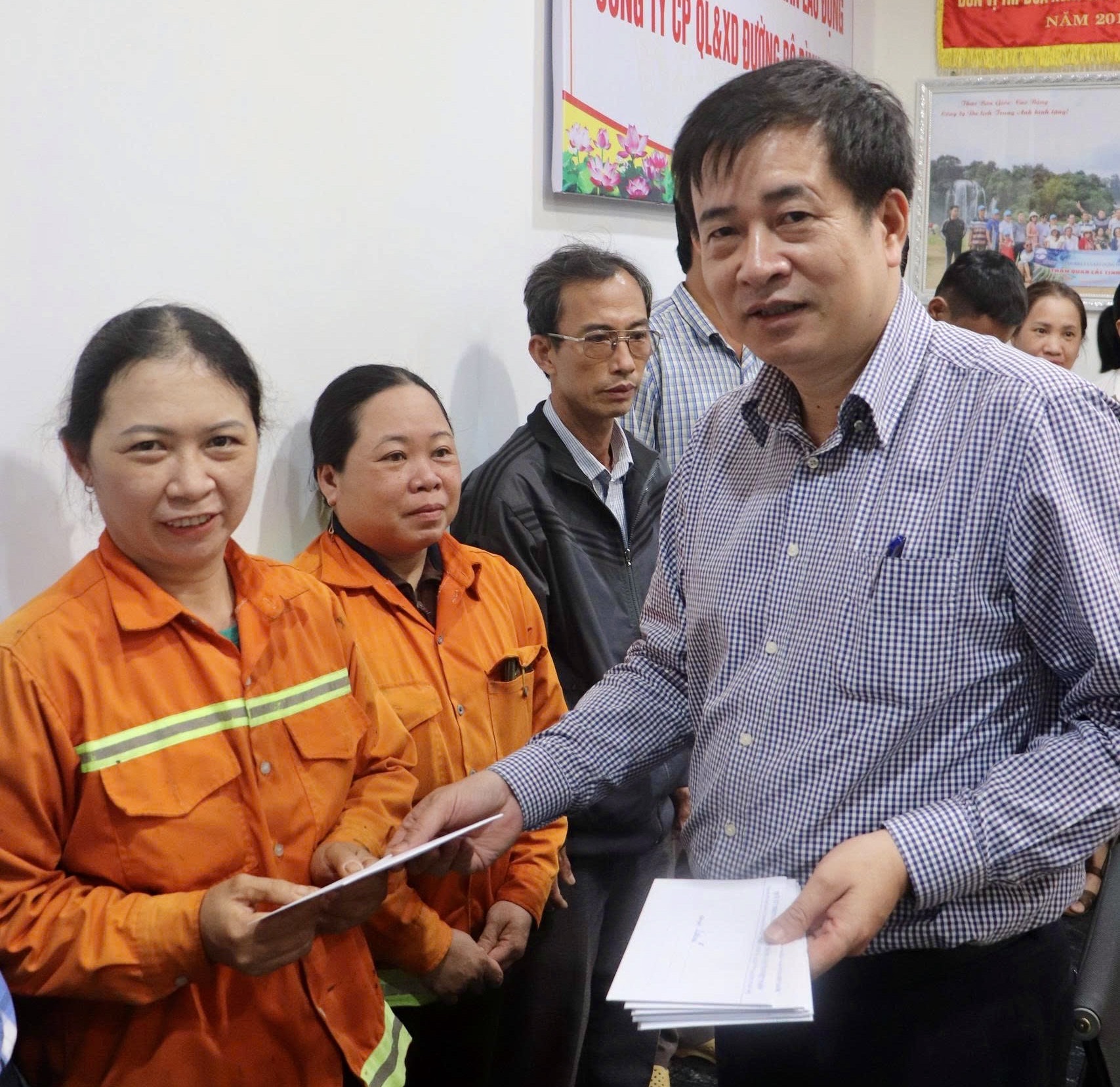 Bộ X&acirc;y dựng trao 1 tỷ đồng hỗ trợ Gia Lai khắc phục hậu quả thi&ecirc;n tai- Ảnh 4.