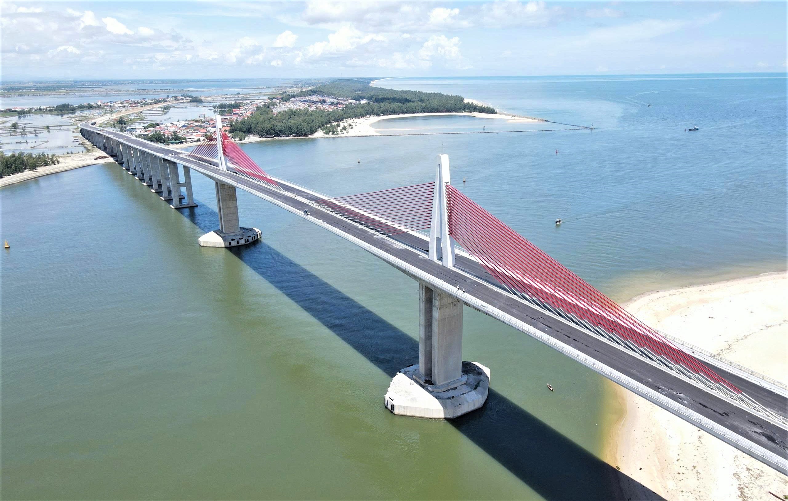 Huế: Cầu vượt biển Thuận An trễ hẹn thông xe do vướng hơn 1km mặt bằng- Ảnh 2.