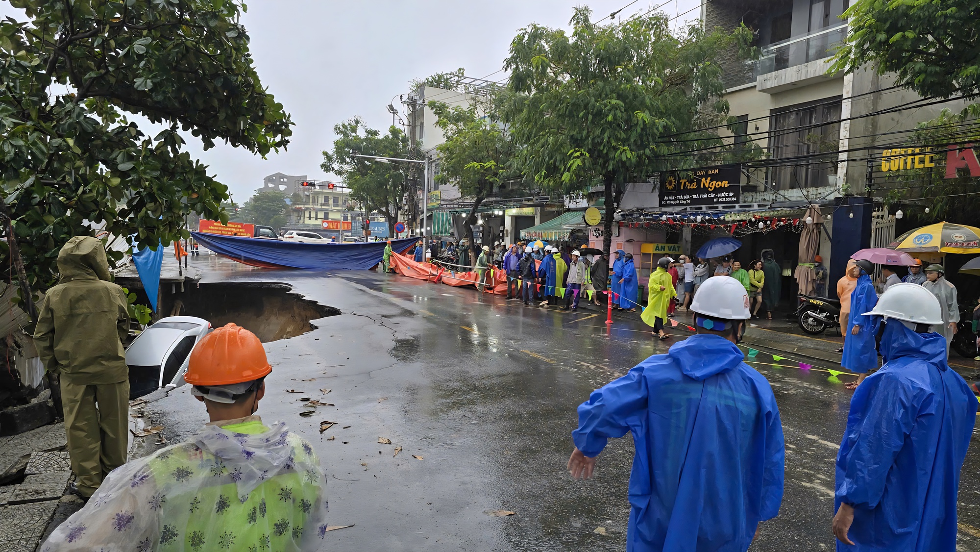 Xác định nguyên nhân đường phố ở Đà Nẵng nuốt chửng 2 ô tô- Ảnh 2.