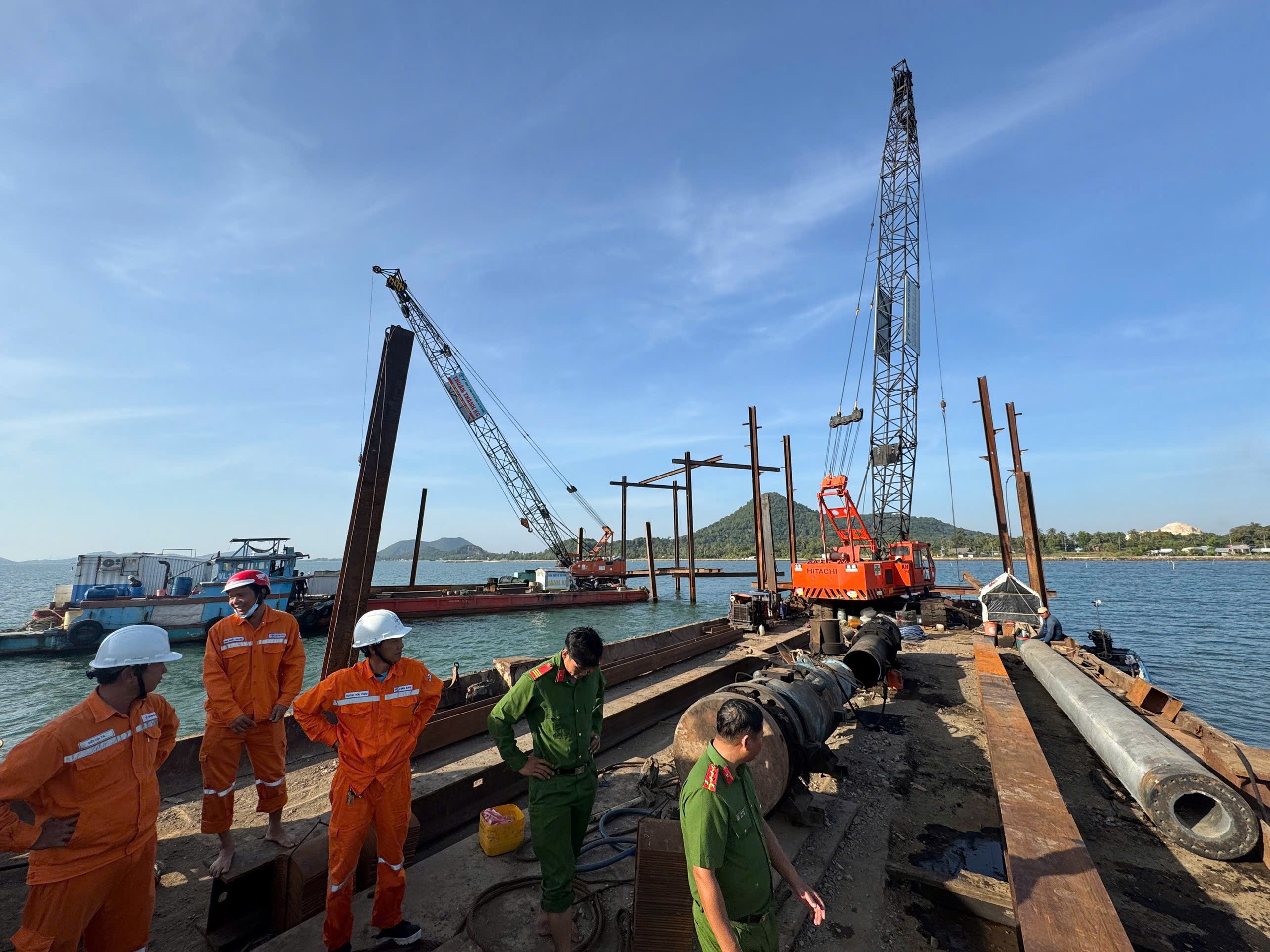 Huy động máy diezel, tăng nguồn điện sau sự cố cáp ngầm Phú Quốc- Ảnh 2.