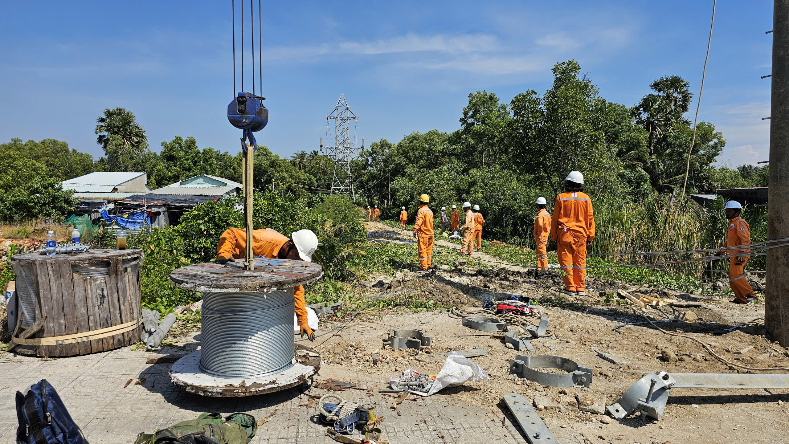 Huy động máy diezel, tăng nguồn điện sau sự cố cáp ngầm Phú Quốc- Ảnh 3.