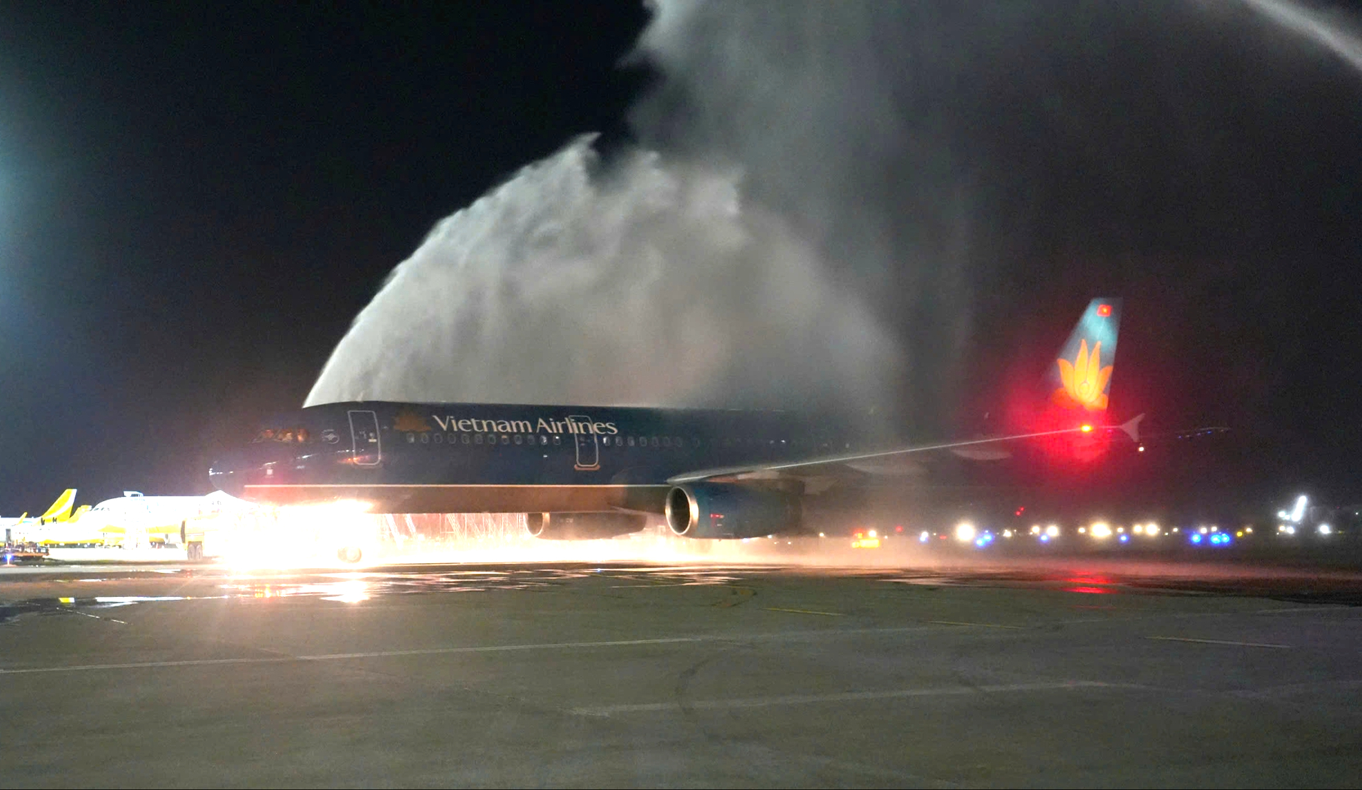 Vietnam Airlines khai trương đường bay thẳng Hà Nội - Cebu- Ảnh 1.