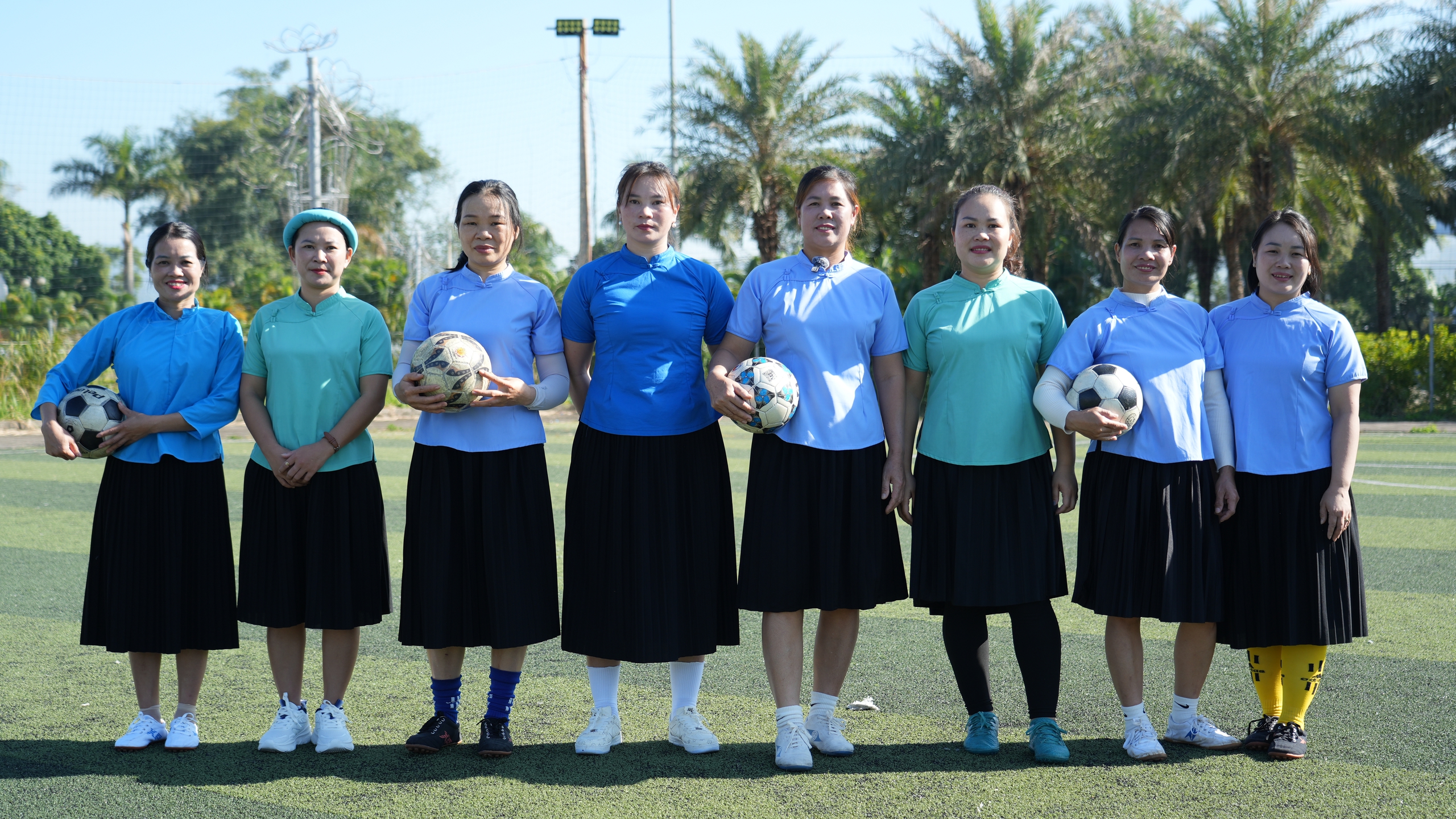 Quang Ninh: Otwarcie rozszerzonego turnieju piłki nożnej kobiet należących do mniejszości etnicznych w 2025 r. – zdjęcie 2. Quảng Ninh: Khai mạc giải bóng đá nữ các dân tộc thiểu số mở rộng năm 2025- Ảnh 2.