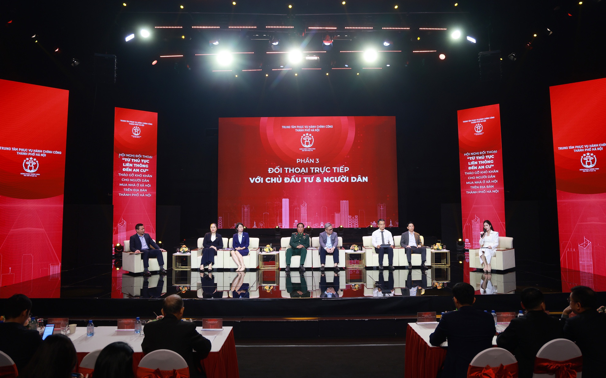 Công an Hà Nội giải đáp về xác nhận thu nhập và cảnh báo “suất ngoại giao” nhà ở xã hội- Ảnh 3. Hà Nội: Đối thoại trực tiếp với người dân, gỡ khó mua nhà ở xã hội