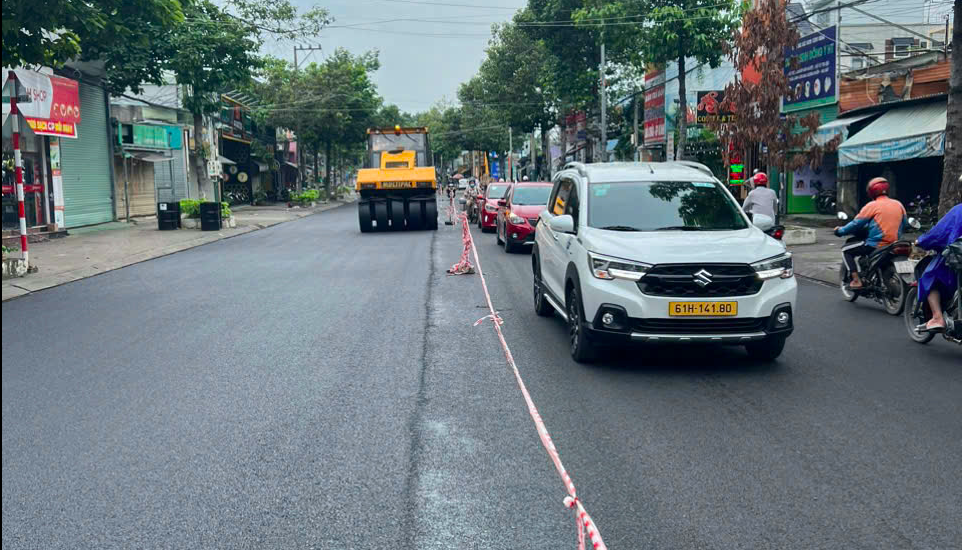 TP.HCM: Thảm nhựa đường Lê Hồng Phong sau sự cố dân té ngã- Ảnh 3.