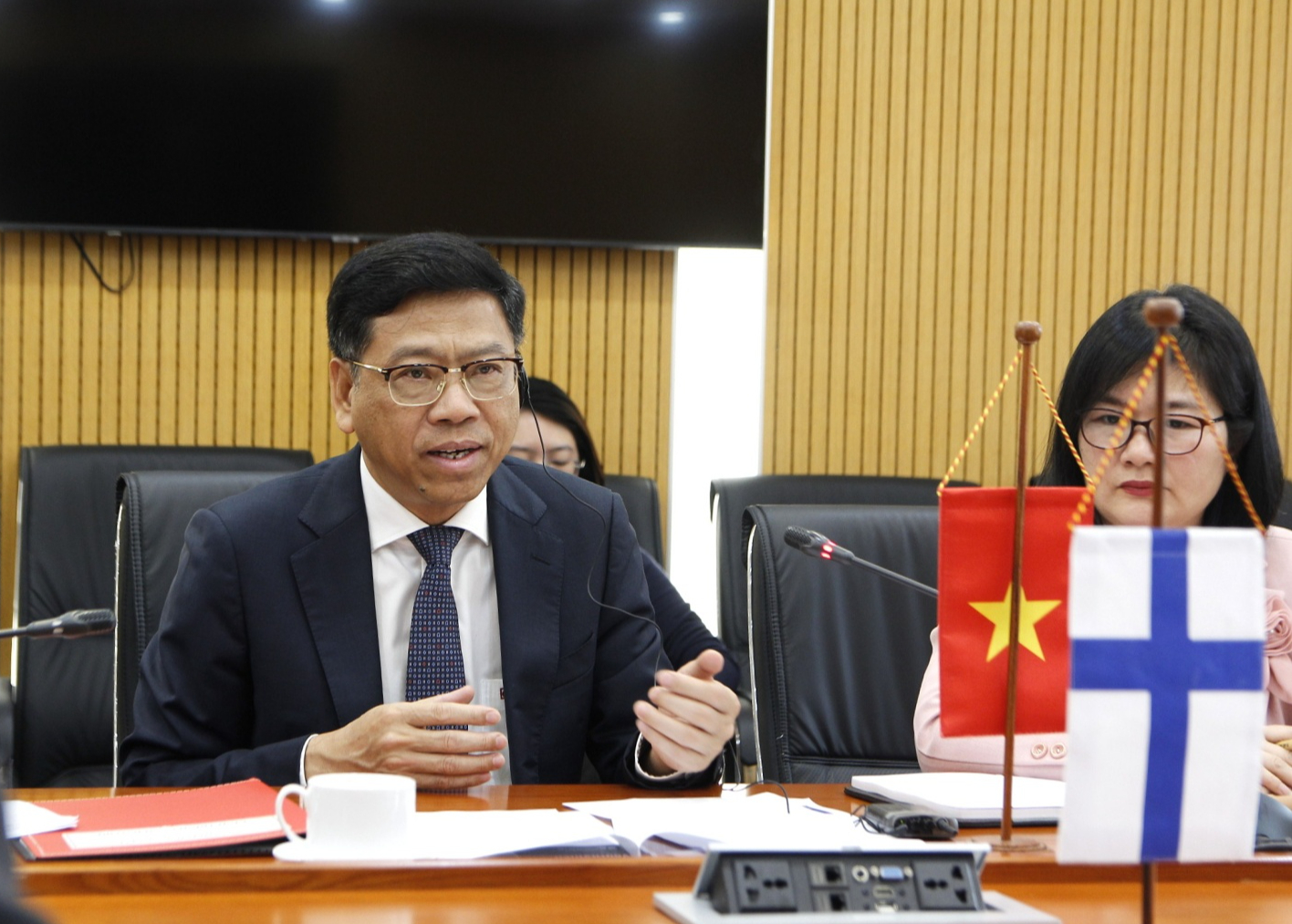 Thứ trưởng Bộ Xây dựng Nguyễn Xuân Sang chủ trì cuộc làm việc cùng Đại sứ đặc mệnh toàn quyền Cộng hòa Phần Lan tại Việt Nam, Pekka Voutilainen.