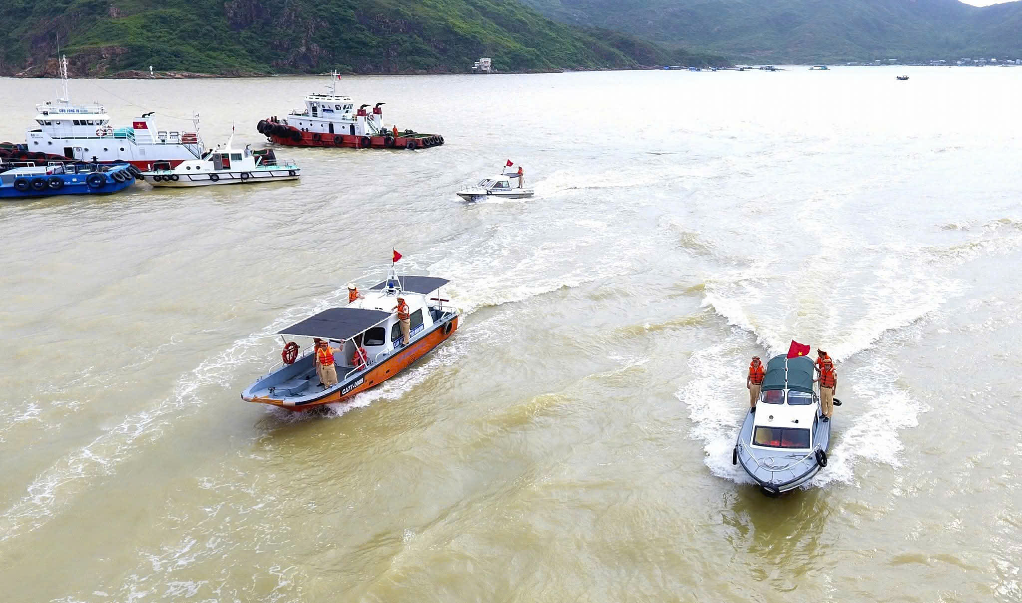 Gia Lai siết chặt an toàn du lịch đường thủy, kiểm tra nghiêm phương tiện chở khách- Ảnh 1.