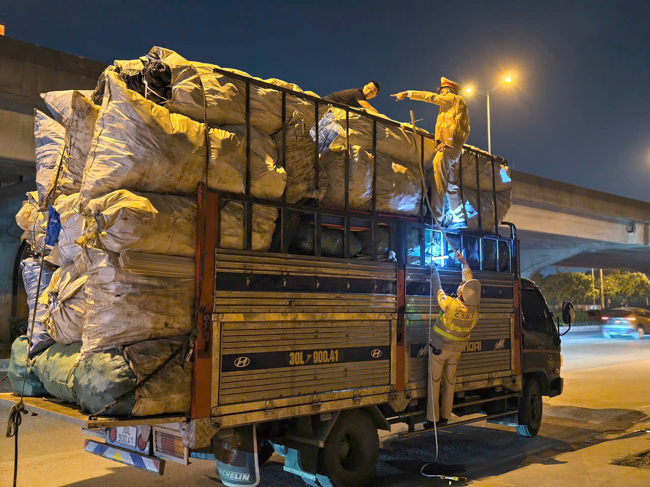 Gần 6.300 vụ tai nạn giao thông liên quan xe kinh doanh vận tải hàng hóa- Ảnh 1.