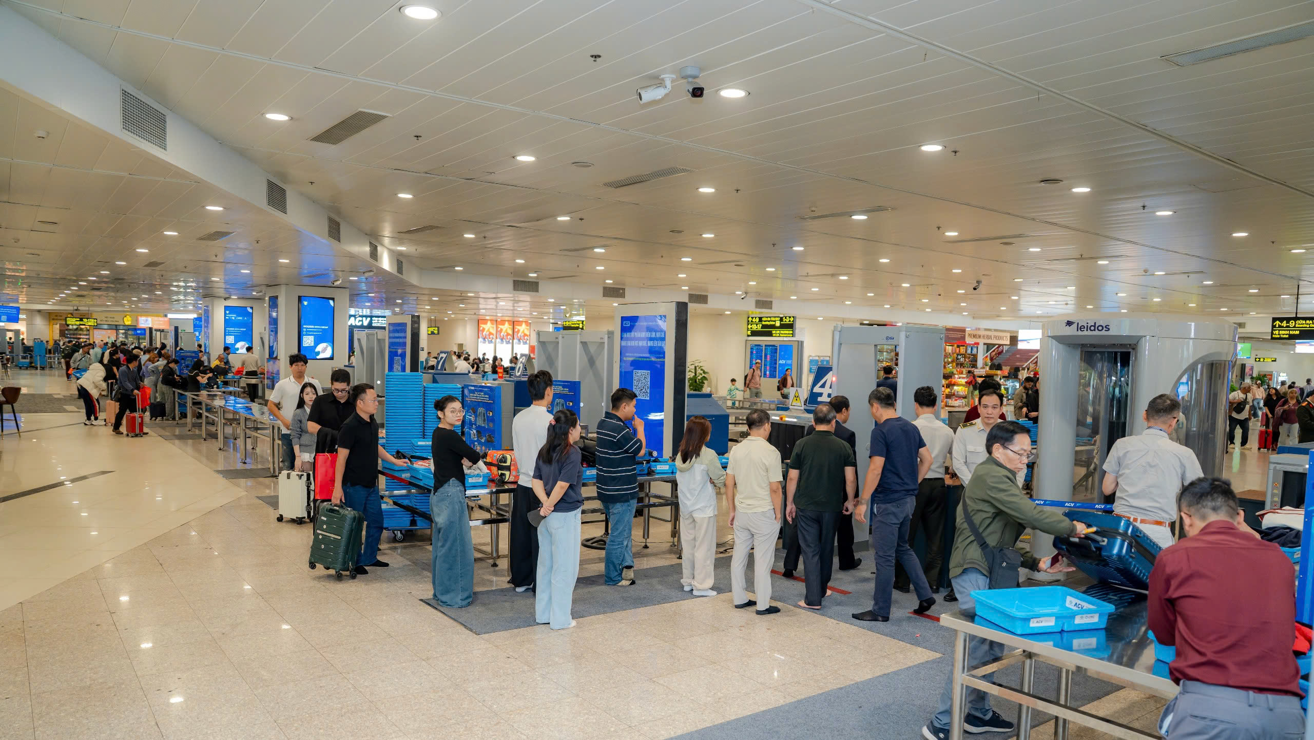 S&acirc;n bay Nội B&agrave;i dự kiến đ&oacute;n gần 115.000 lượt kh&aacute;ch trong ng&agrave;y cao điểm dịp Tết Dương lịch- Ảnh 1.