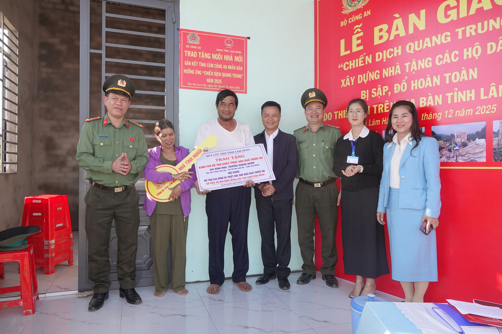 Thần tốc dựng lại nh&agrave; gi&uacute;p d&acirc;n v&ugrave;ng lũ- Ảnh 4.