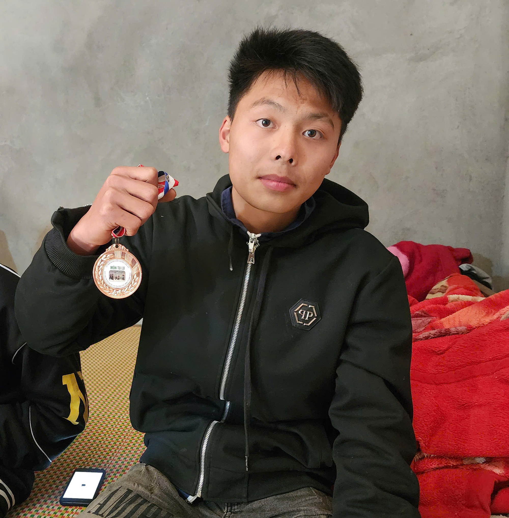 Bố mất v&igrave; tai nạn, con thơ đứt g&aacute;nh học h&agrave;nh- Ảnh 3.