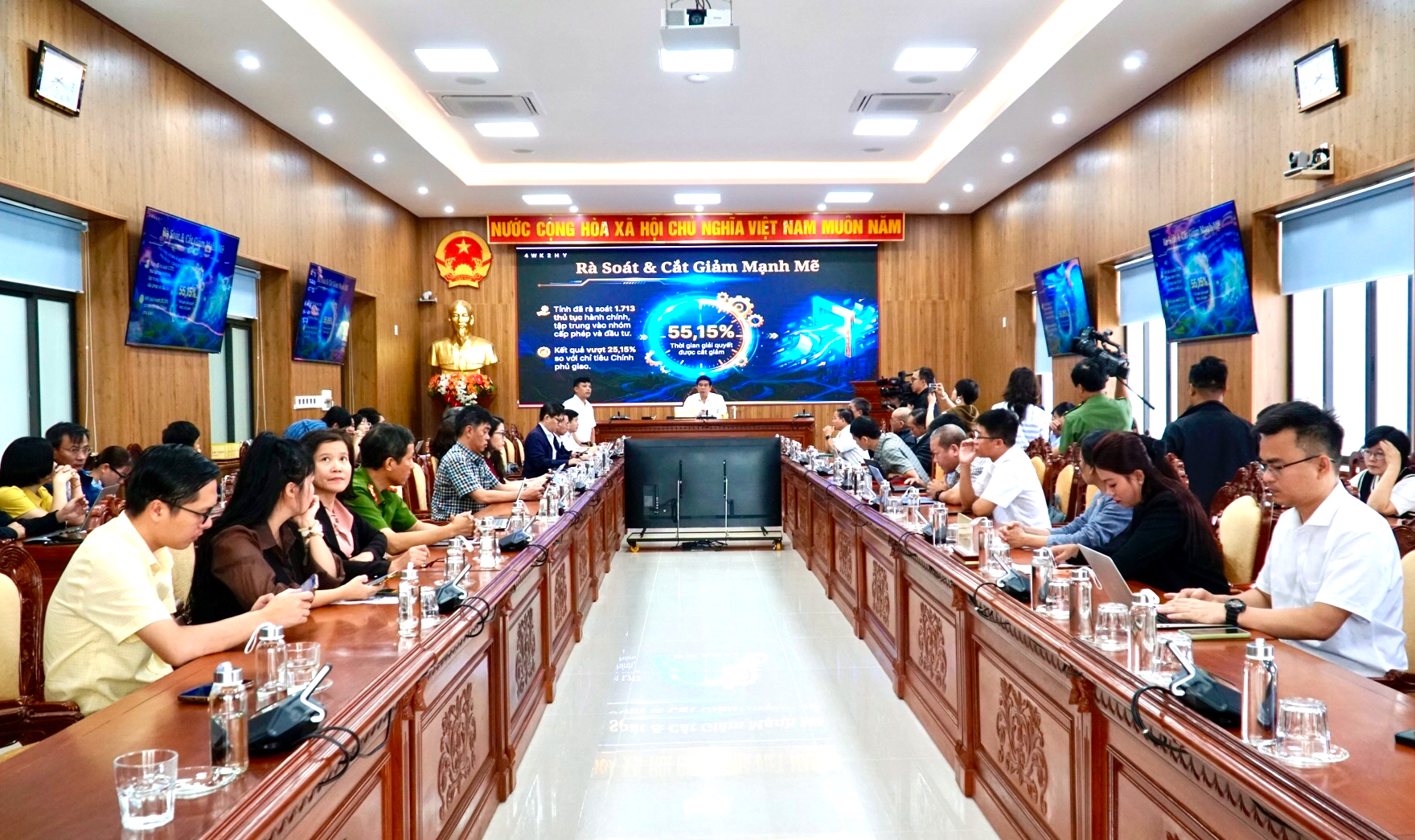 Gia Lai cắt giảm hơn 55% thời gian giải quyết thủ tục, bứt ph&aacute; cải thiện m&ocirc;i trường đầu tư- Ảnh 1.