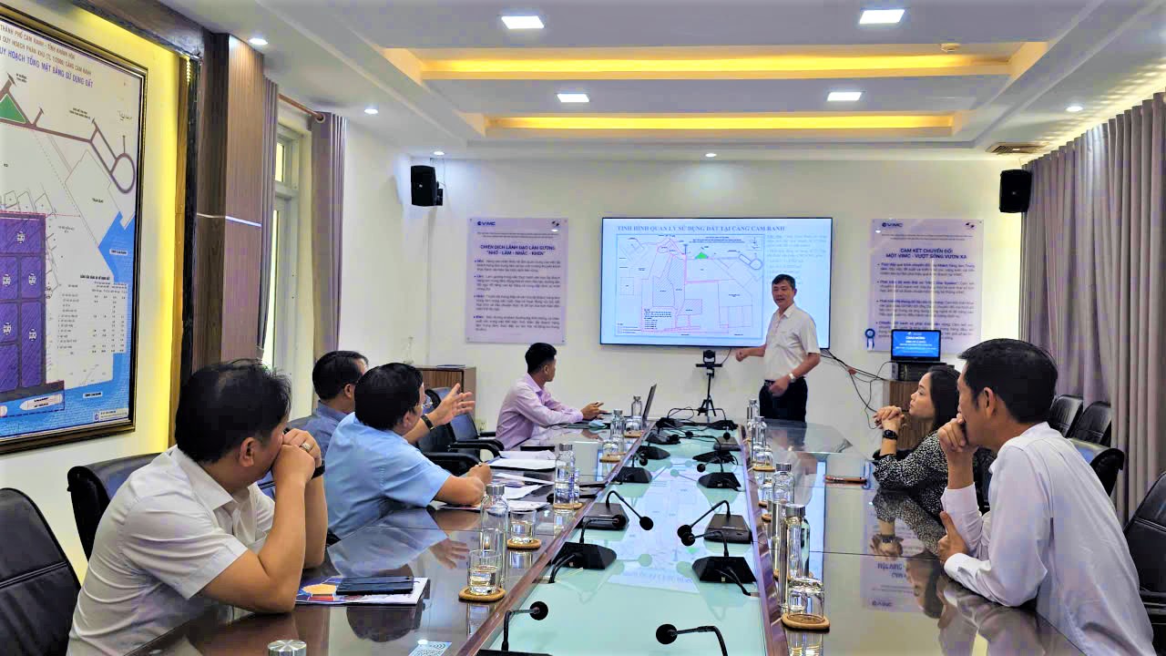 Kh&aacute;nh Ho&agrave;: Vướng thủ tục, dự &aacute;n Bến số 2 - Cảng Ba Ng&ograve;i vẫn chậm tiến độ- Ảnh 2.