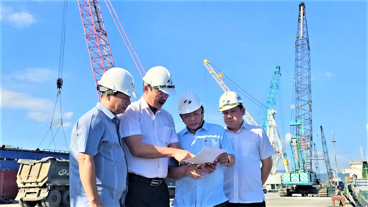 Kh&aacute;nh Ho&agrave;: Vướng thủ tục, dự &aacute;n Bến số 2 - Cảng Ba Ng&ograve;i vẫn chậm tiến độ- Ảnh 1.