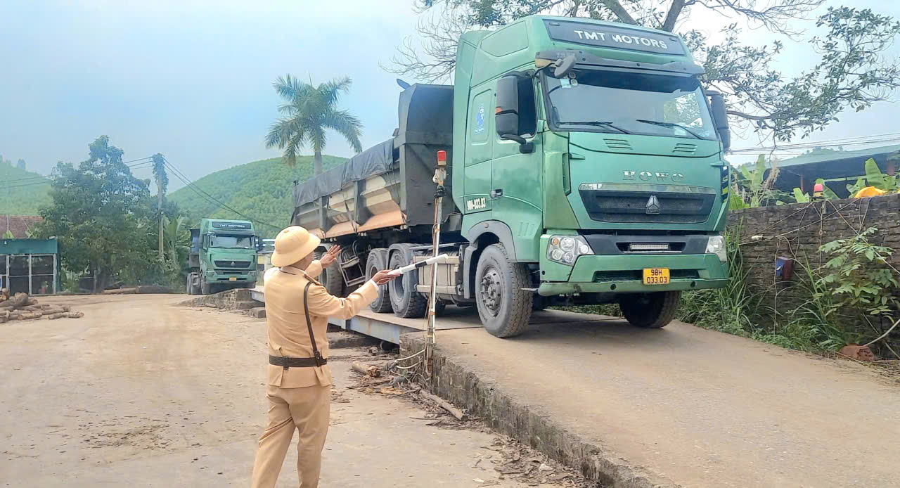 Bắc Ninh: CSGT đến nhà máy tuyên truyền, xử lý vi phạm, đảm bảo ATGT dịp cuối năm- Ảnh 12. Bắc Ninh: CSGT đến nhà máy tuyên truyền, xử lý vi phạm, đảm bảo ATGT dịp cuối năm- Ảnh 12.