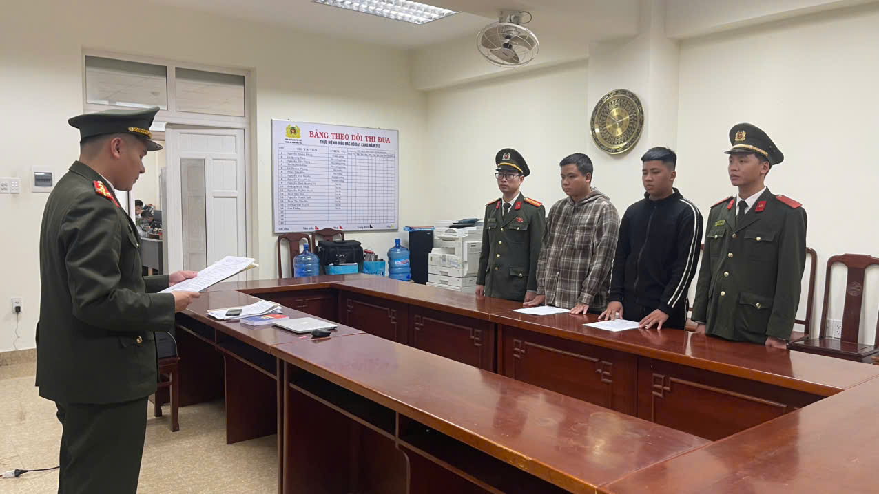 Huế: Khởi tố 2 đối tượng tàng trữ trái phép vũ khí quân dụng và thu hơn 350 viên đạn- Ảnh 1. Huế: Khởi tố 2 đối tượng tàng trữ trái phép vũ khí quân dụng và thu hơn 350 viên đạn- Ảnh 1.