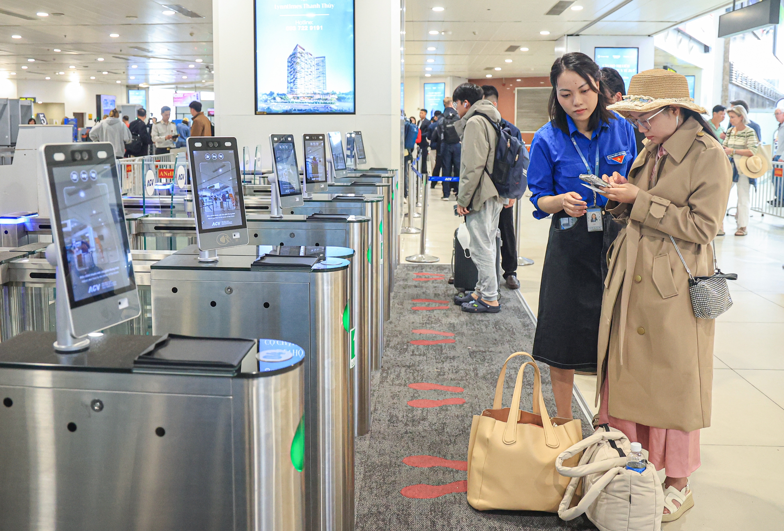 S&acirc;n bay Nội B&agrave;i đ&ocirc;ng nghẹt kh&aacute;ch ng&agrave;y cuối trước kỳ nghỉ Tết Dương lịch 2026- Ảnh 7.