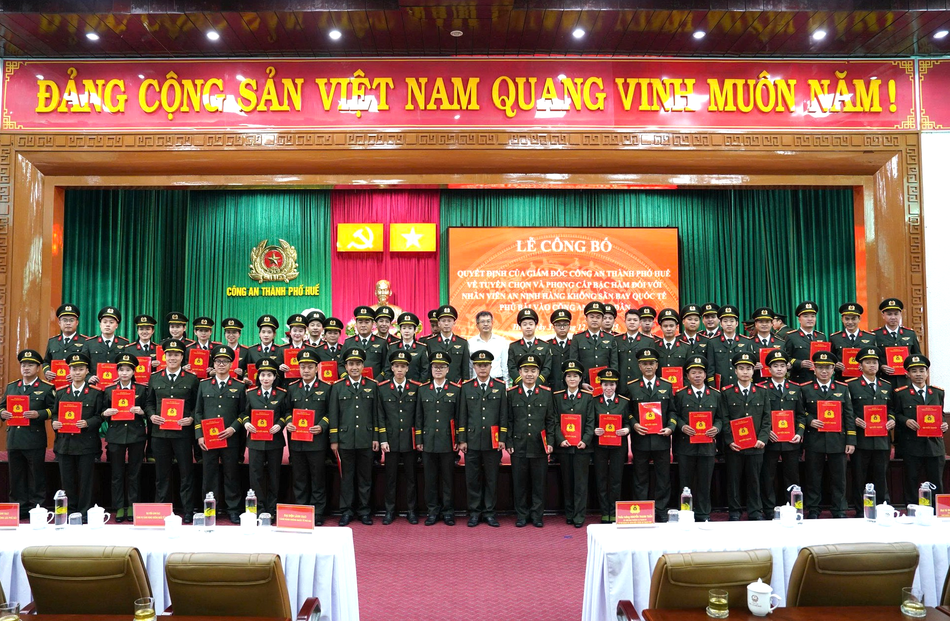 Huế: Nh&acirc;n vi&ecirc;n An ninh h&agrave;ng kh&ocirc;ng được tuyển chọn v&agrave;o C&ocirc;ng an nh&acirc;n d&acirc;n- Ảnh 2.