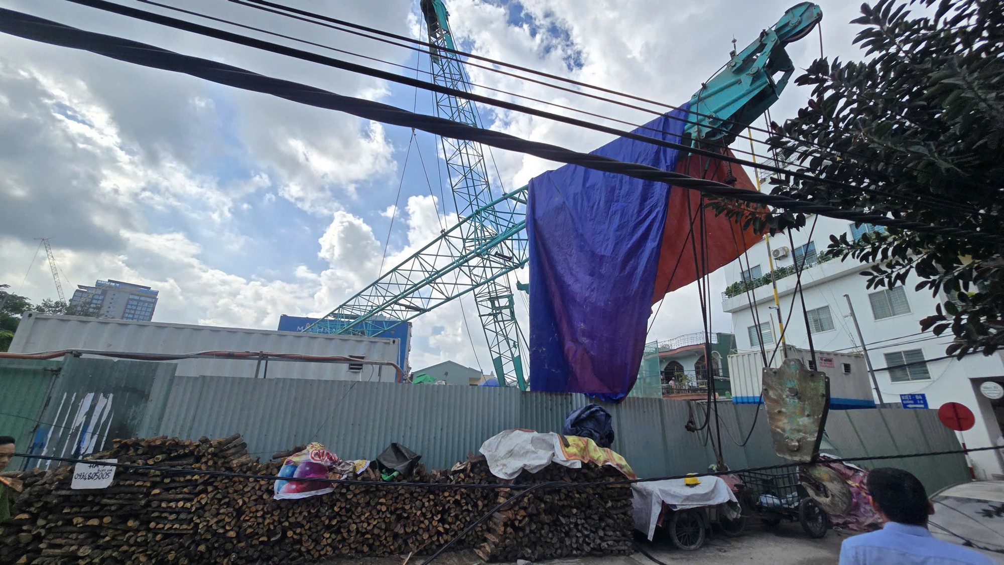 G&atilde;y cần cẩu c&ocirc;ng tr&igrave;nh ở trung t&acirc;m Đ&agrave; Nẵng- Ảnh 1.