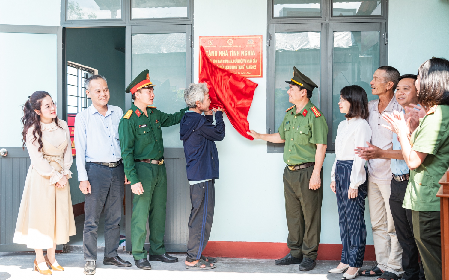 Niềm vui ng&agrave;y cuối năm trong những căn nh&agrave; mới từ 'Chiến dịch Quang Trung' ở Gia Lai