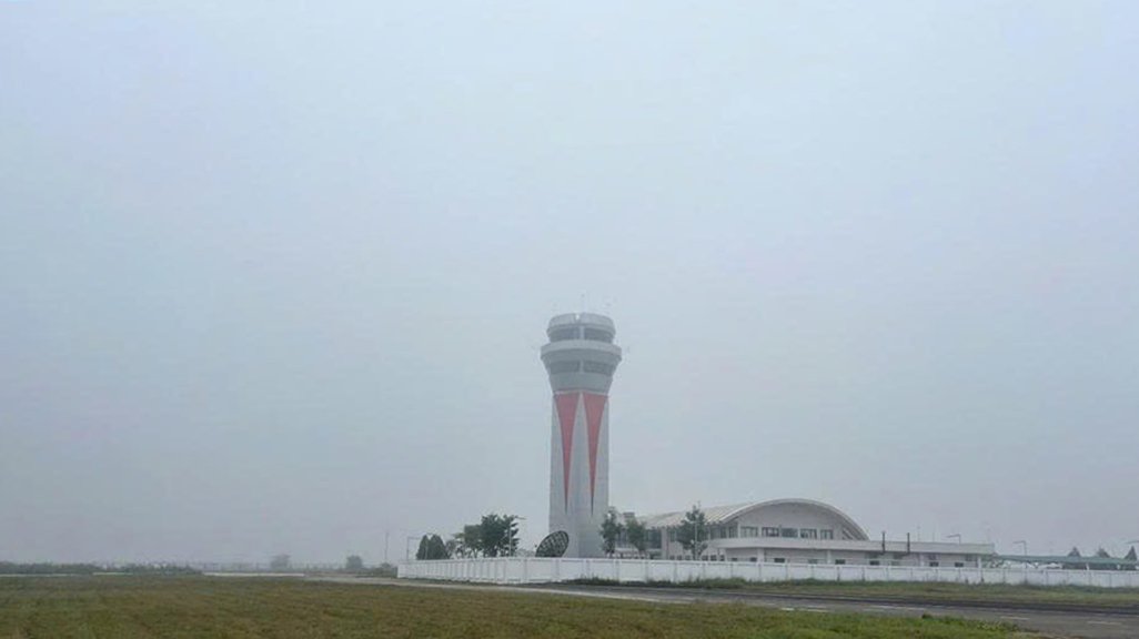 Sương m&ugrave; d&agrave;y đặc k&eacute;o d&agrave;i, nhiều chuyến bay phải điều chỉnh lịch cất hạ c&aacute;nh- Ảnh 2.