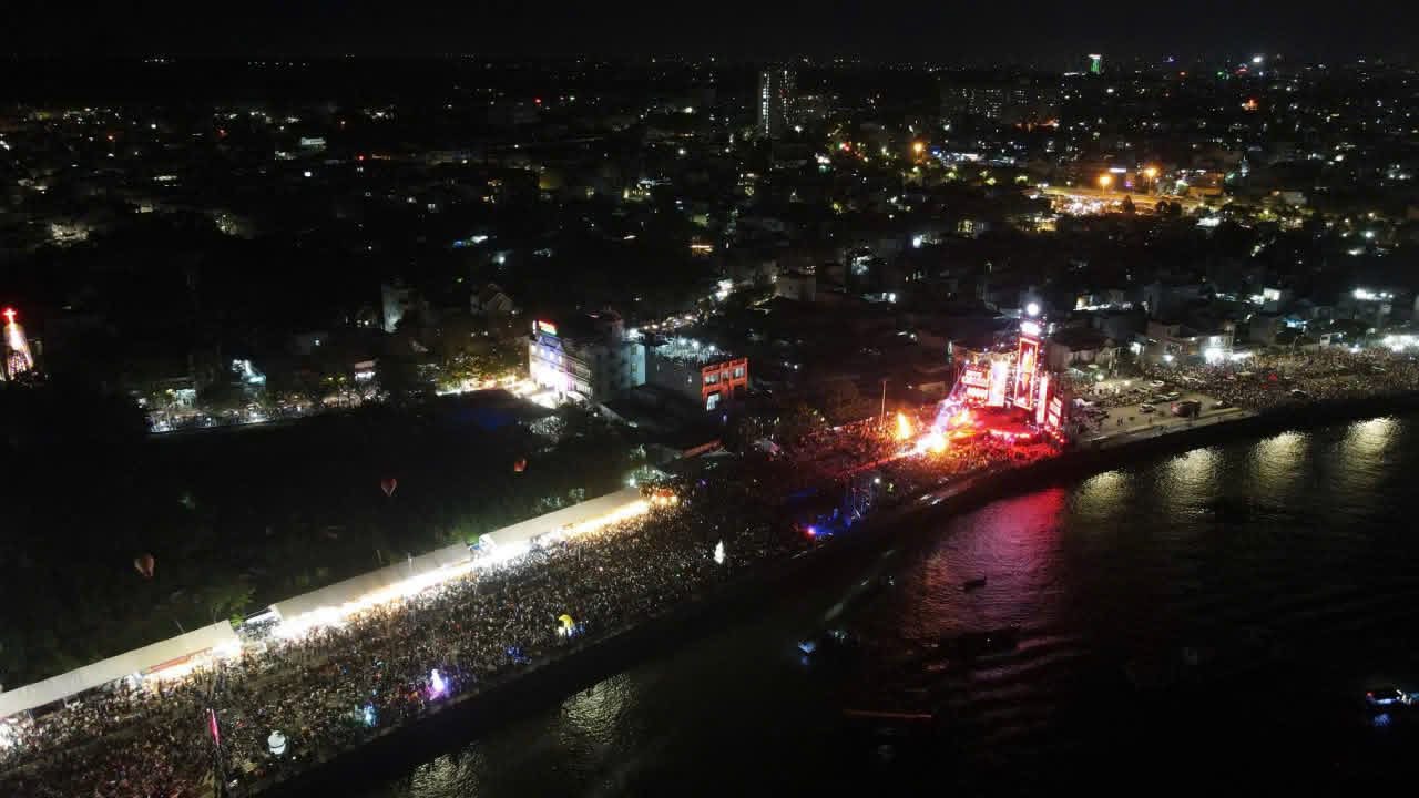 Đồng Nai: Ph&aacute;o hoa rực s&aacute;ng với h&agrave;ng chục ng&agrave;n người h&ograve;a nhịp countdown đ&oacute;n năm mới 2026- Ảnh 24.