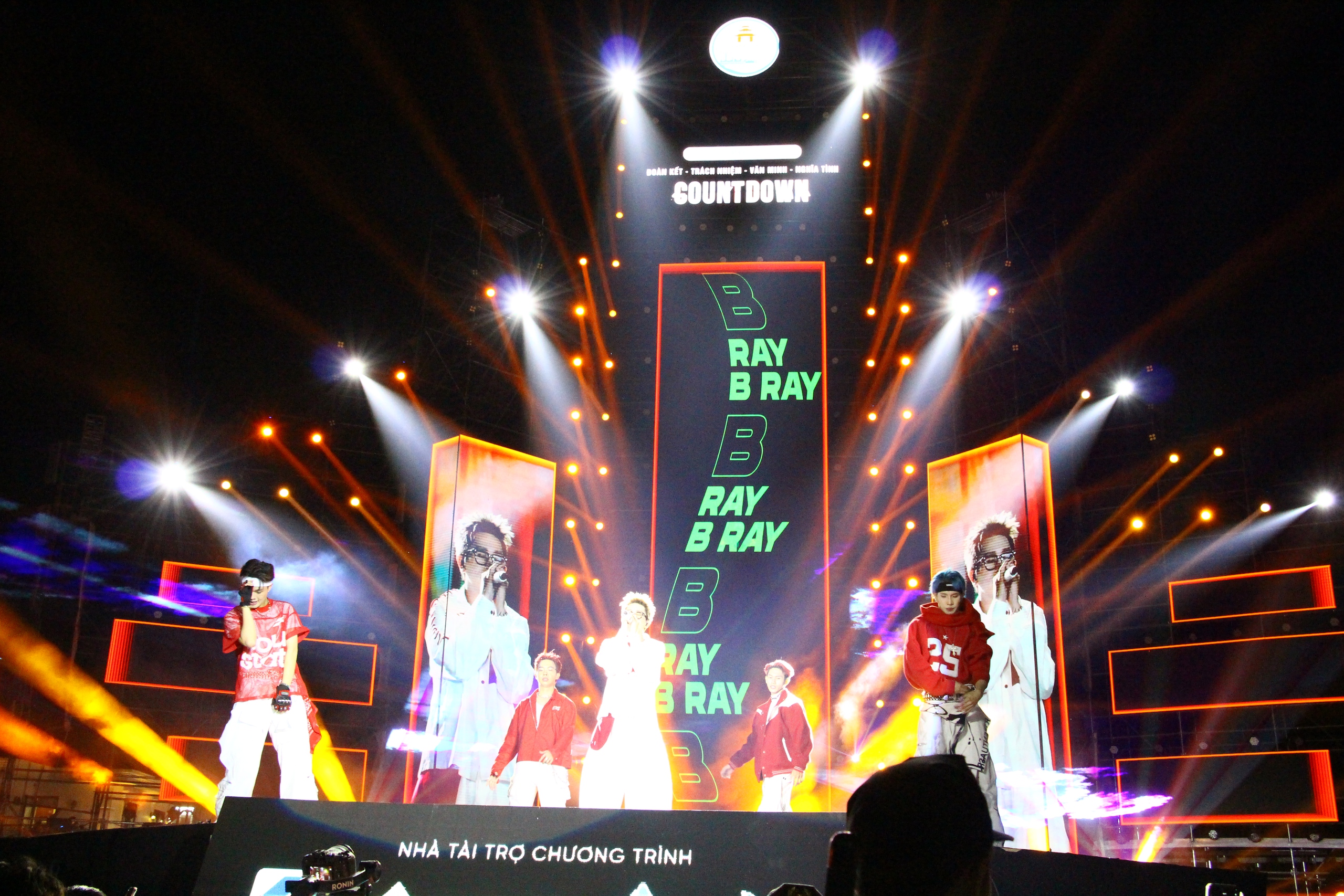 Đồng Nai: Ph&aacute;o hoa rực s&aacute;ng với h&agrave;ng chục ng&agrave;n người h&ograve;a nhịp countdown đ&oacute;n năm mới 2026- Ảnh 1.